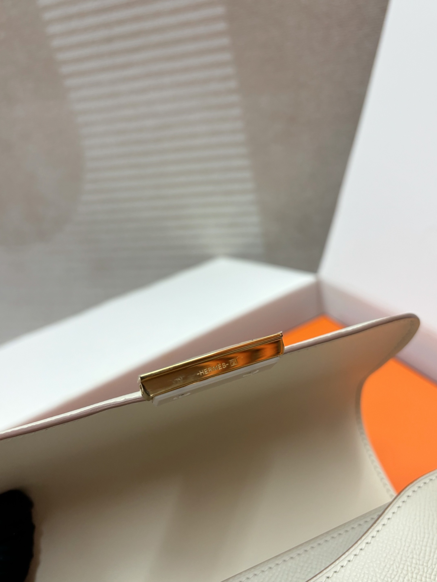 Hermès Constance 18 Craie Epsom Gold Hardware - Image 2