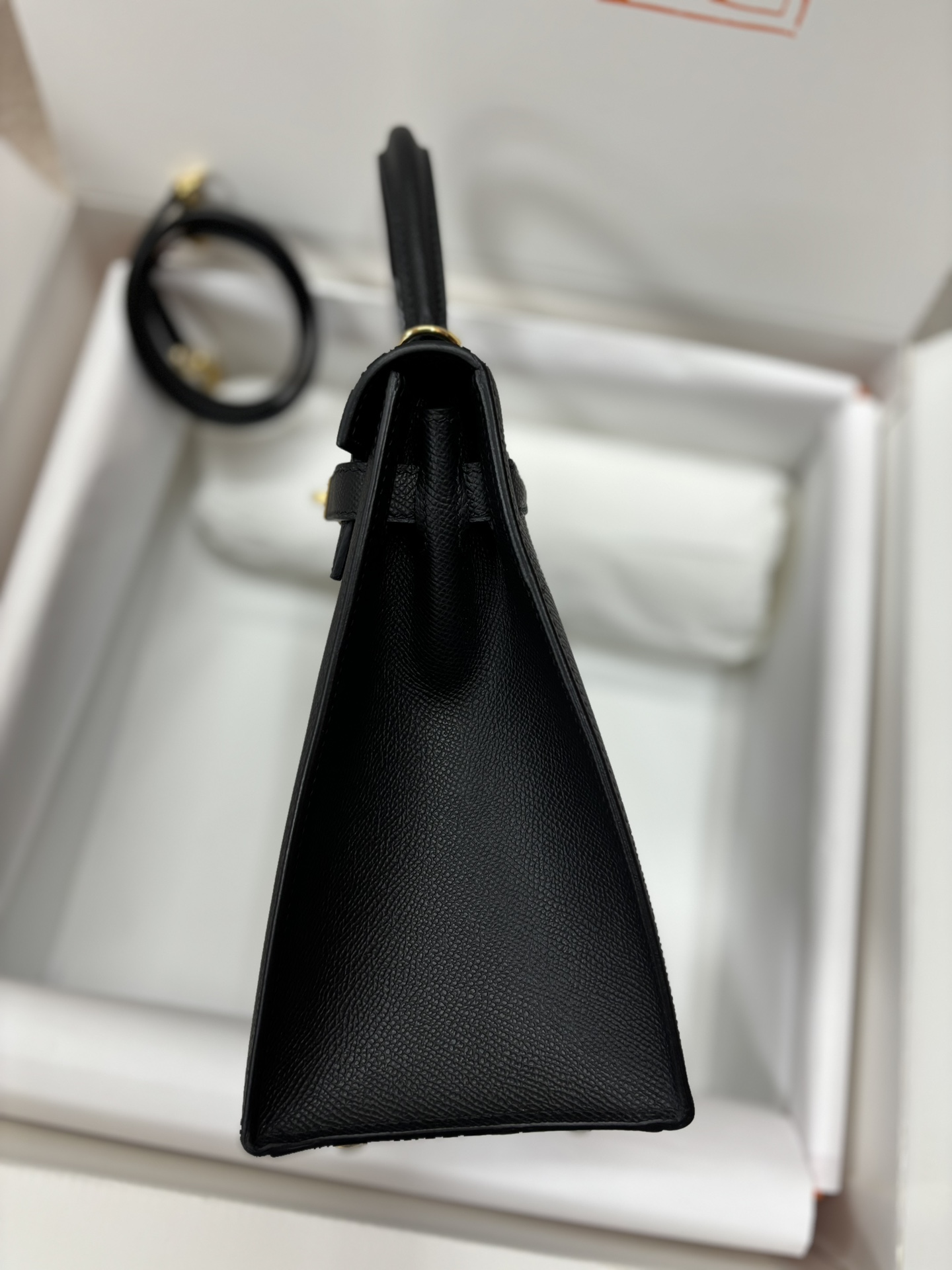 Hermès Kelly Sellier 28 Noir Epsom Leather Gold Hardware - Image 5