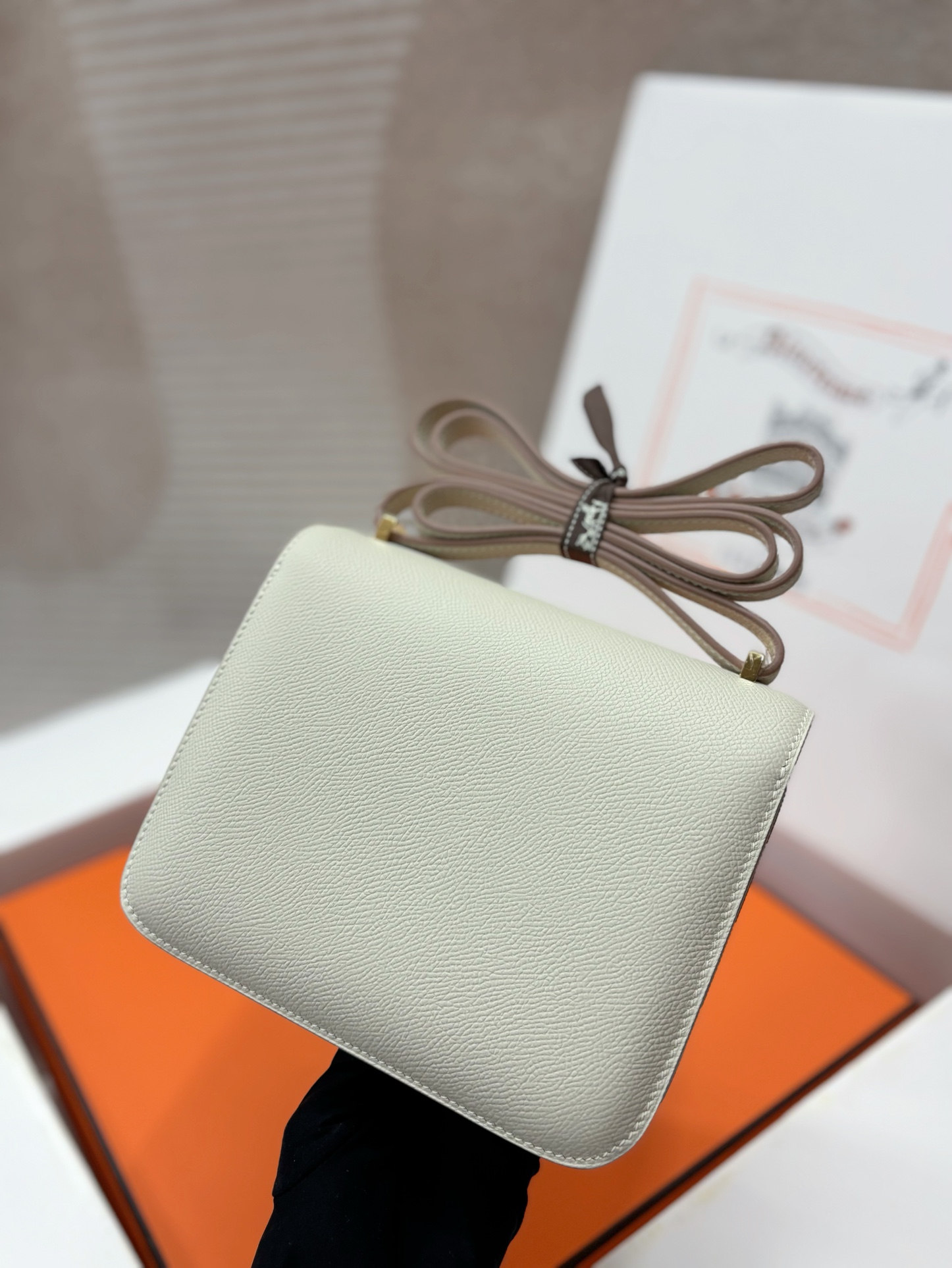 Hermès Constance 18 Craie Epsom Gold Hardware - Image 3