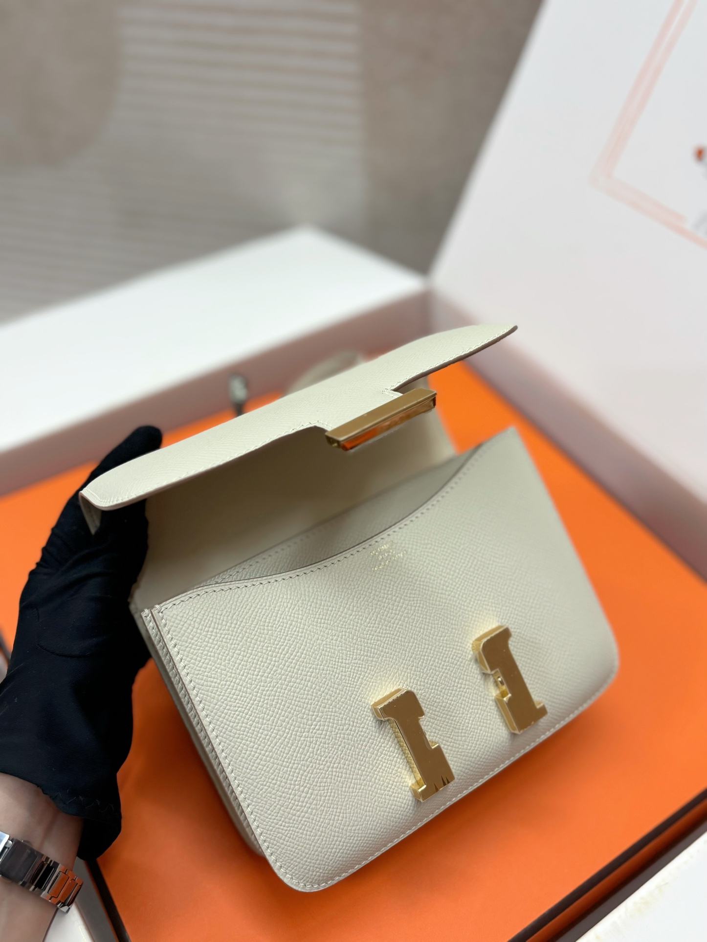 Hermès Constance 18 Craie Epsom Gold Hardware - Image 4