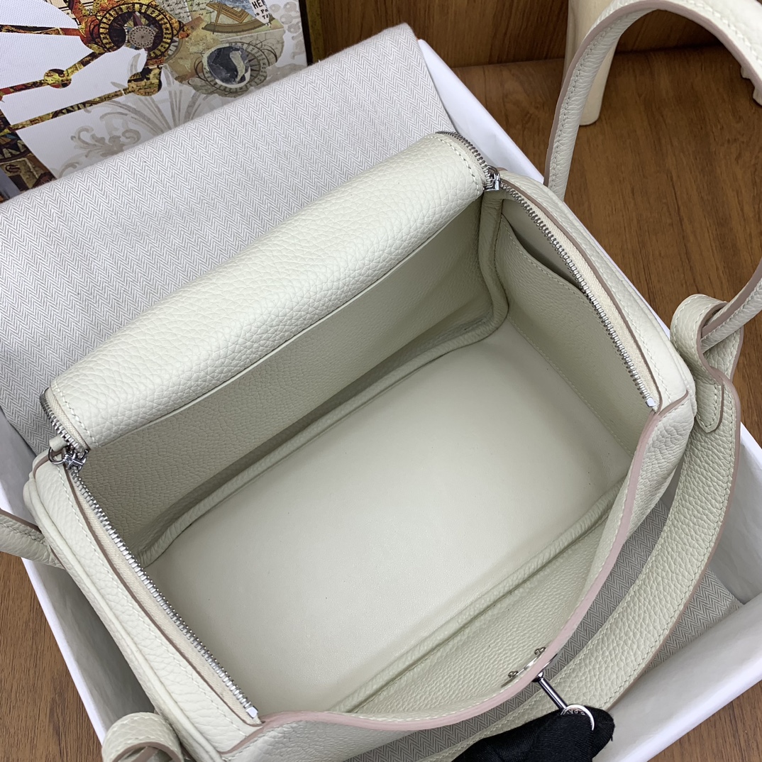 Hermès Lindy 26 Craie Clemence Palladium Hardware - Image 5