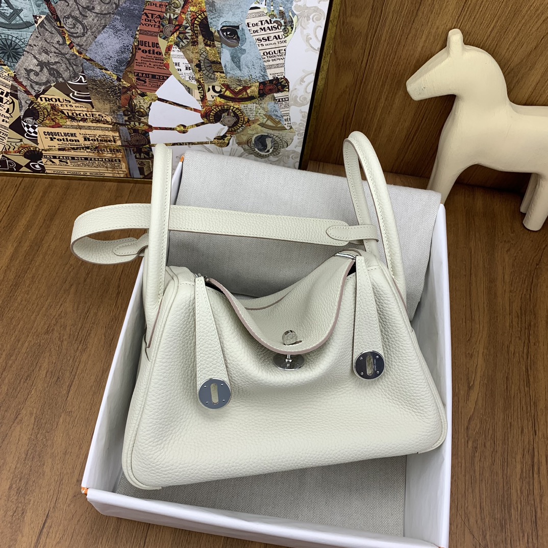 Hermès Lindy 26 Craie Clemence Palladium Hardware - Image 6