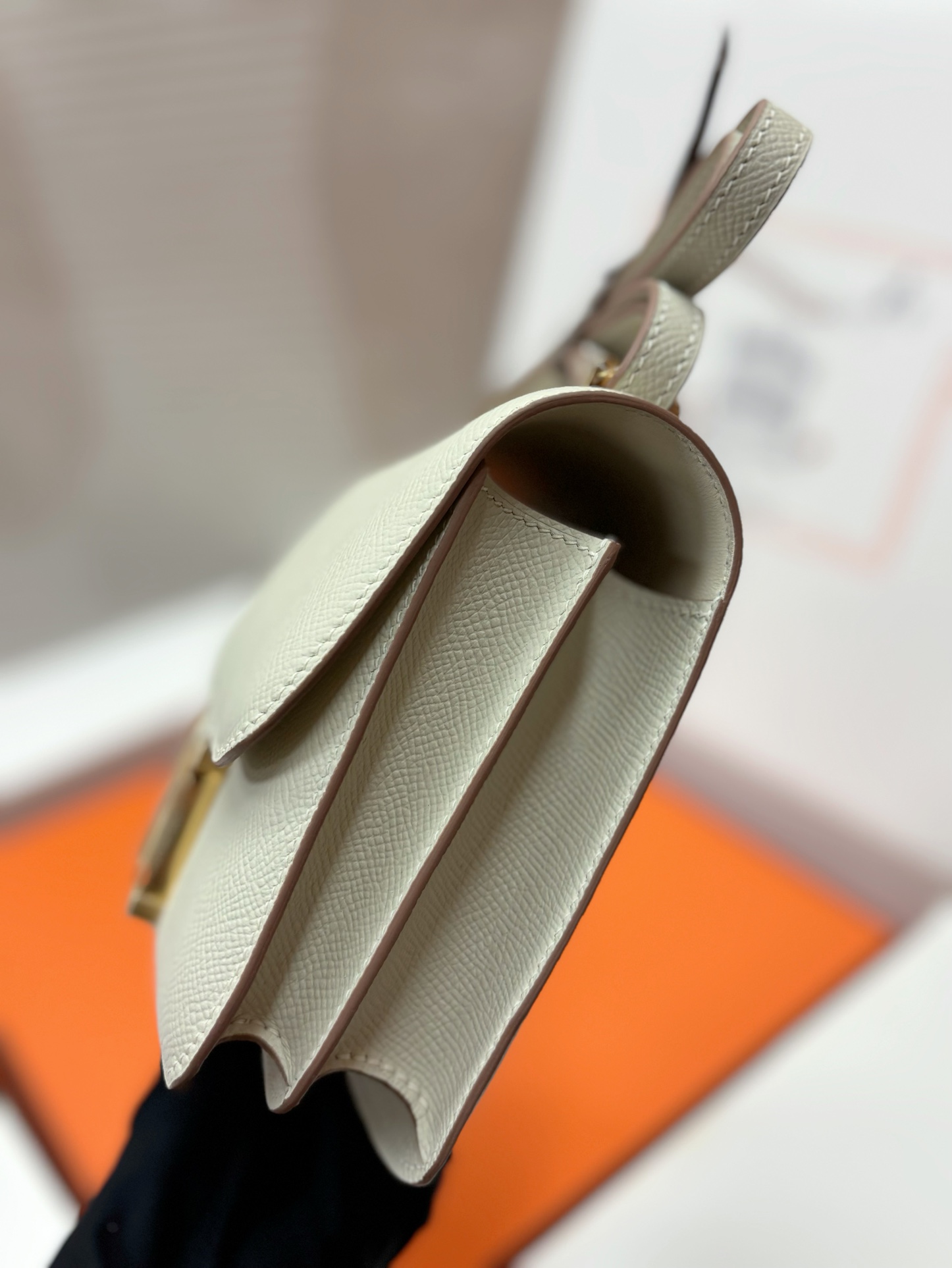 Hermès Constance 18 Craie Epsom Gold Hardware - Image 7