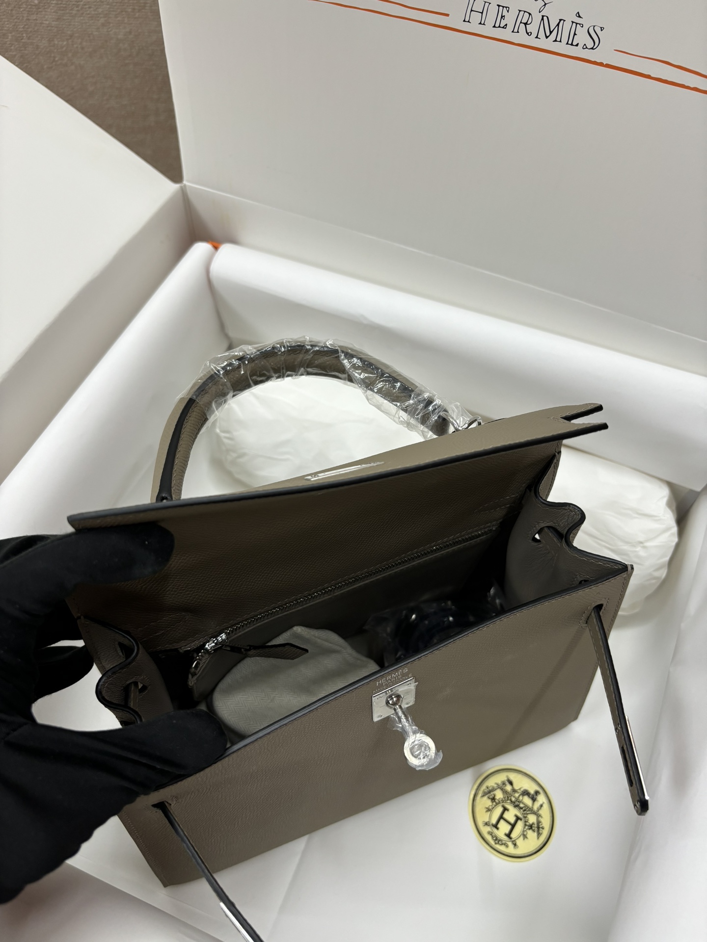 Hermès Kelly Sellier 25 Etoupe Epsom Palladium Hardware - Image 8