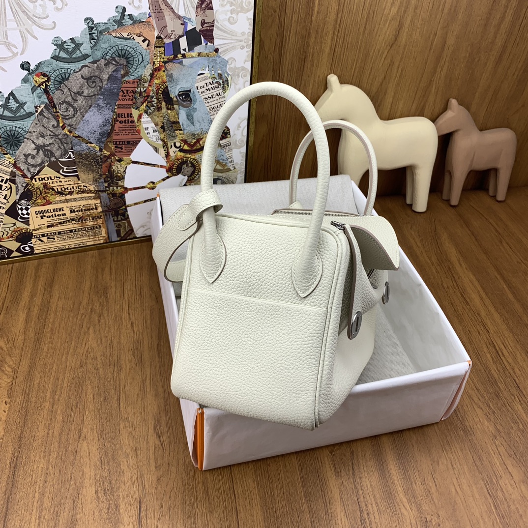 Hermès Lindy 26 Craie Clemence Palladium Hardware - Image 9