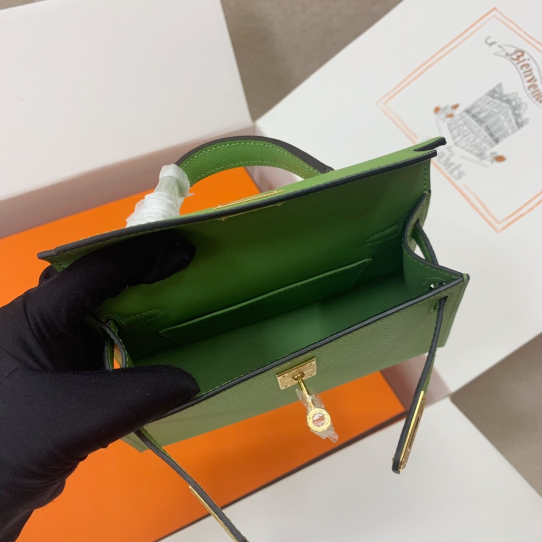 Hermès Kelly Sellier 20 Vert Criquet Epsom Leather Gold Hardware - Image 4