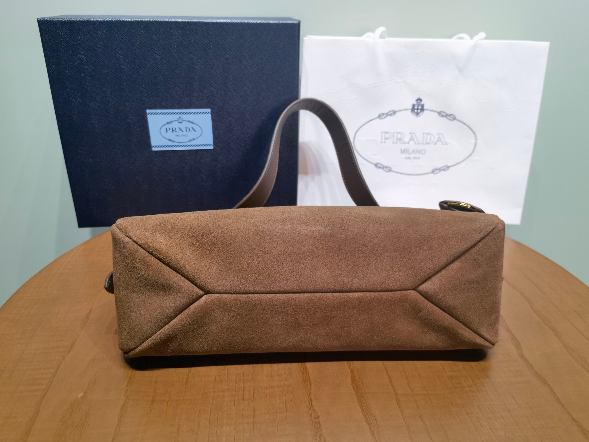 Prada Aim 1BC229 medium suede leather shoulder bag - Image 3