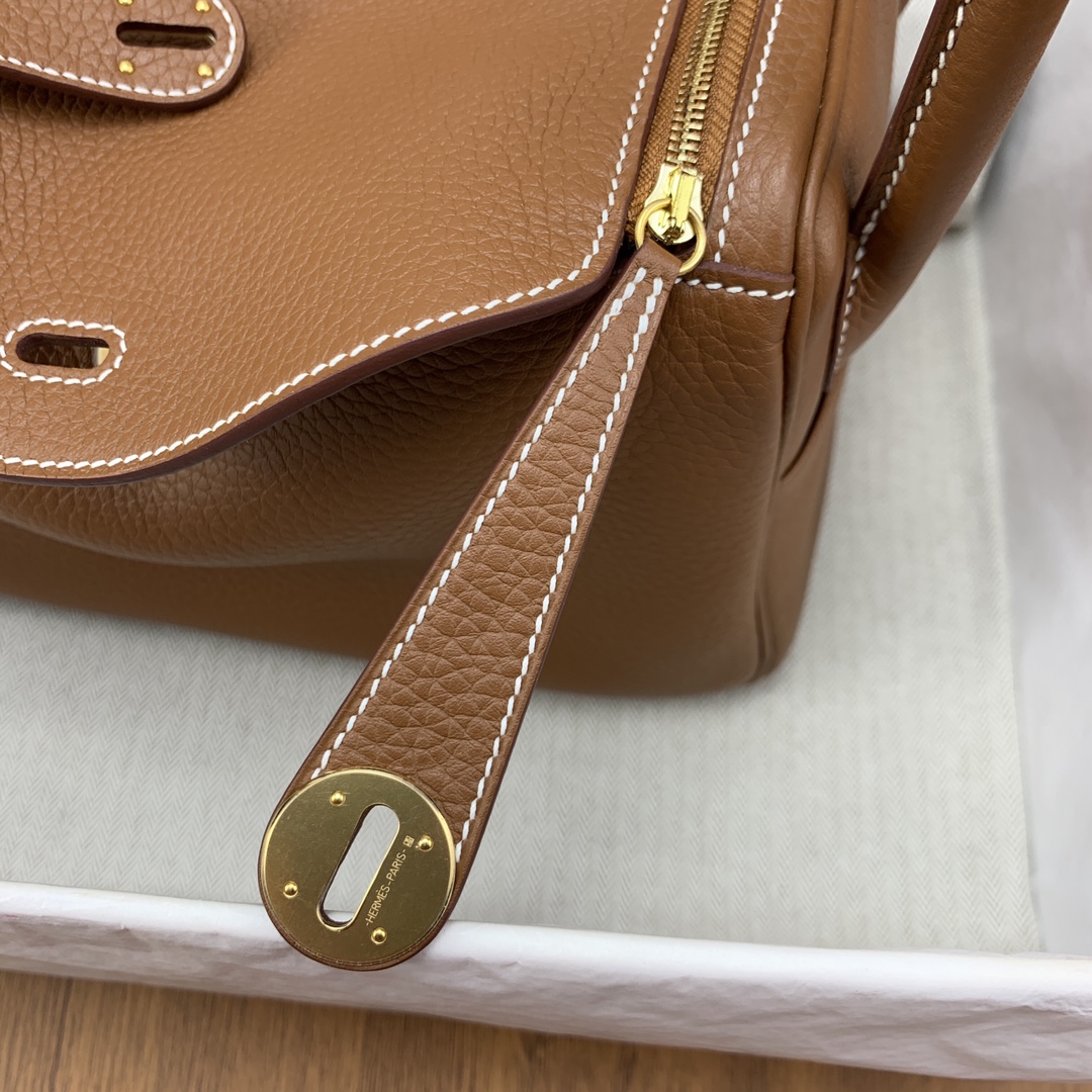 Hermès Lindy 26 Gold Clemence Gold Hardware - Image 2