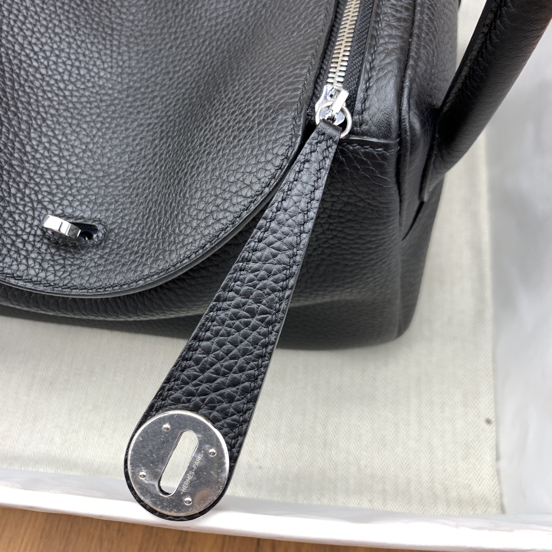 Hermès Lindy 26 Noir Clemence Palladium Hardware - Image 3