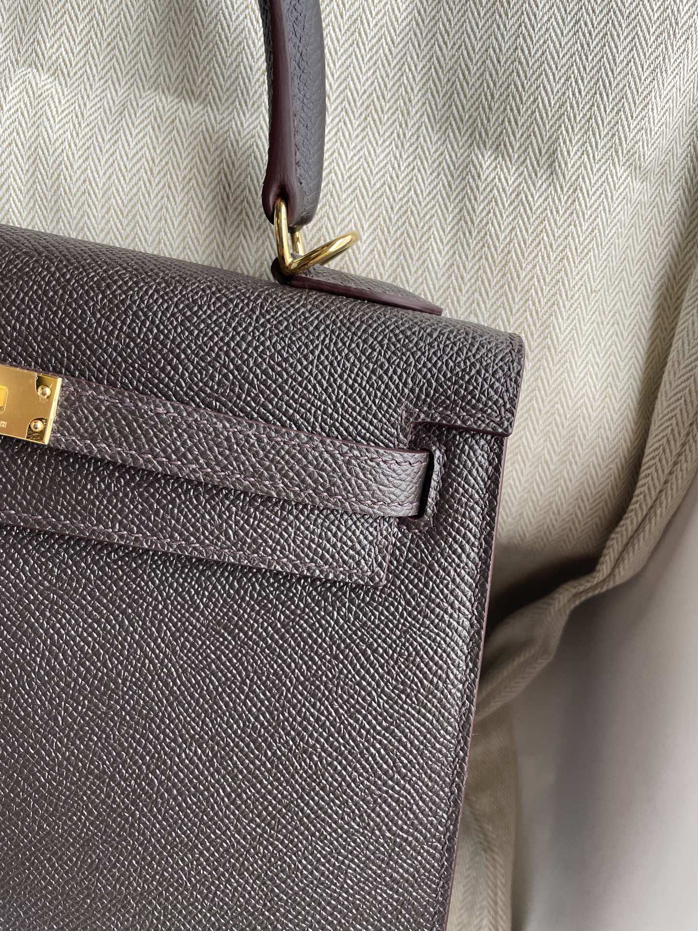 Hermès Kelly Sellier 25 Chocolate Epsom Gold Hardware - Image 2