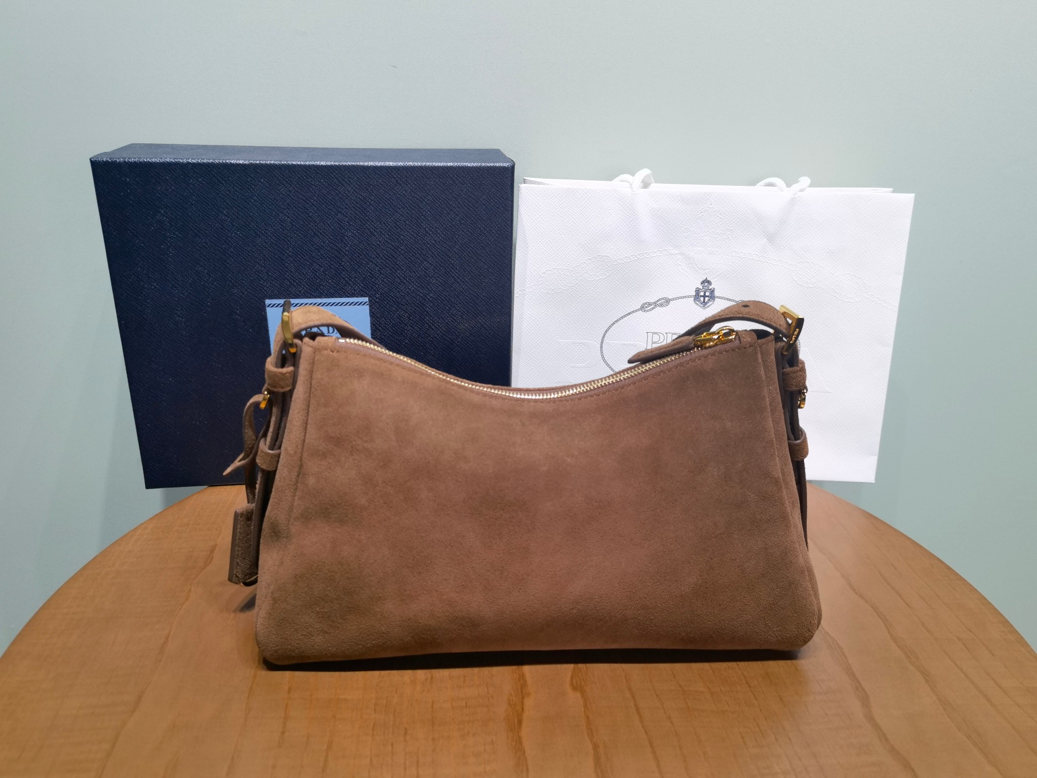Prada Aim 1BC229 medium suede leather shoulder bag - Image 4