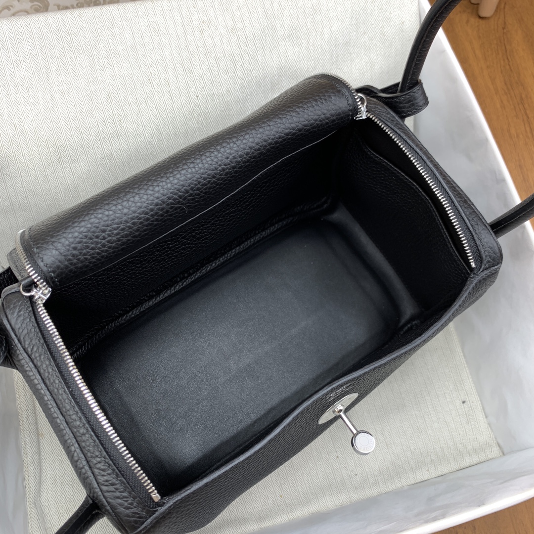 Hermès Lindy 26 Noir Clemence Palladium Hardware - Image 6
