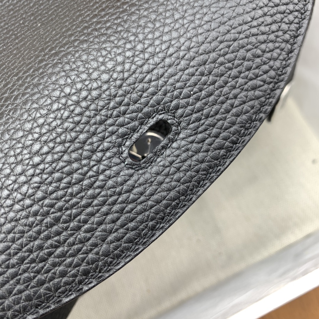 Hermès Lindy 26 Noir Clemence Palladium Hardware - Image 7