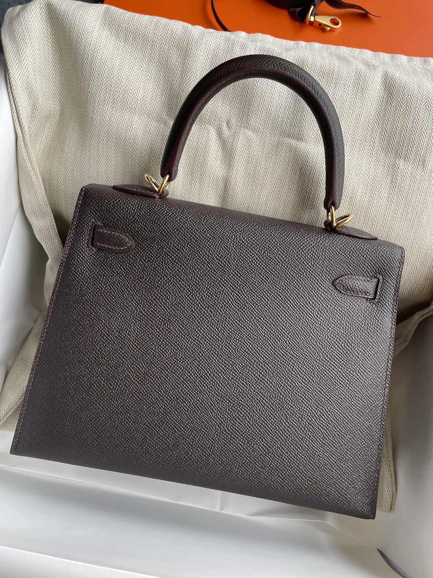 Hermès Kelly Sellier 25 Chocolate Epsom Gold Hardware - Image 6