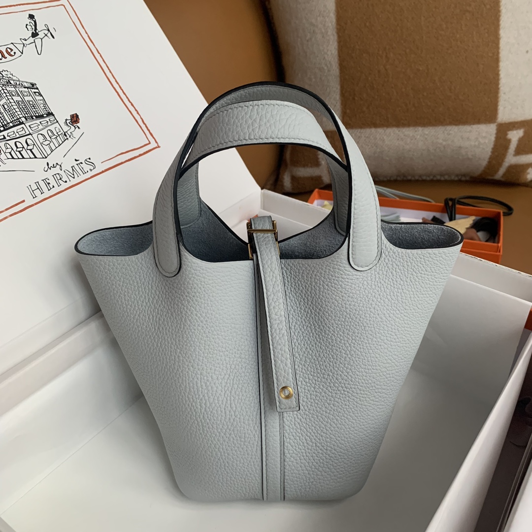 Hermès Picotin Lock 18 Blue Pale Clemence Gold Hardware - Image 2