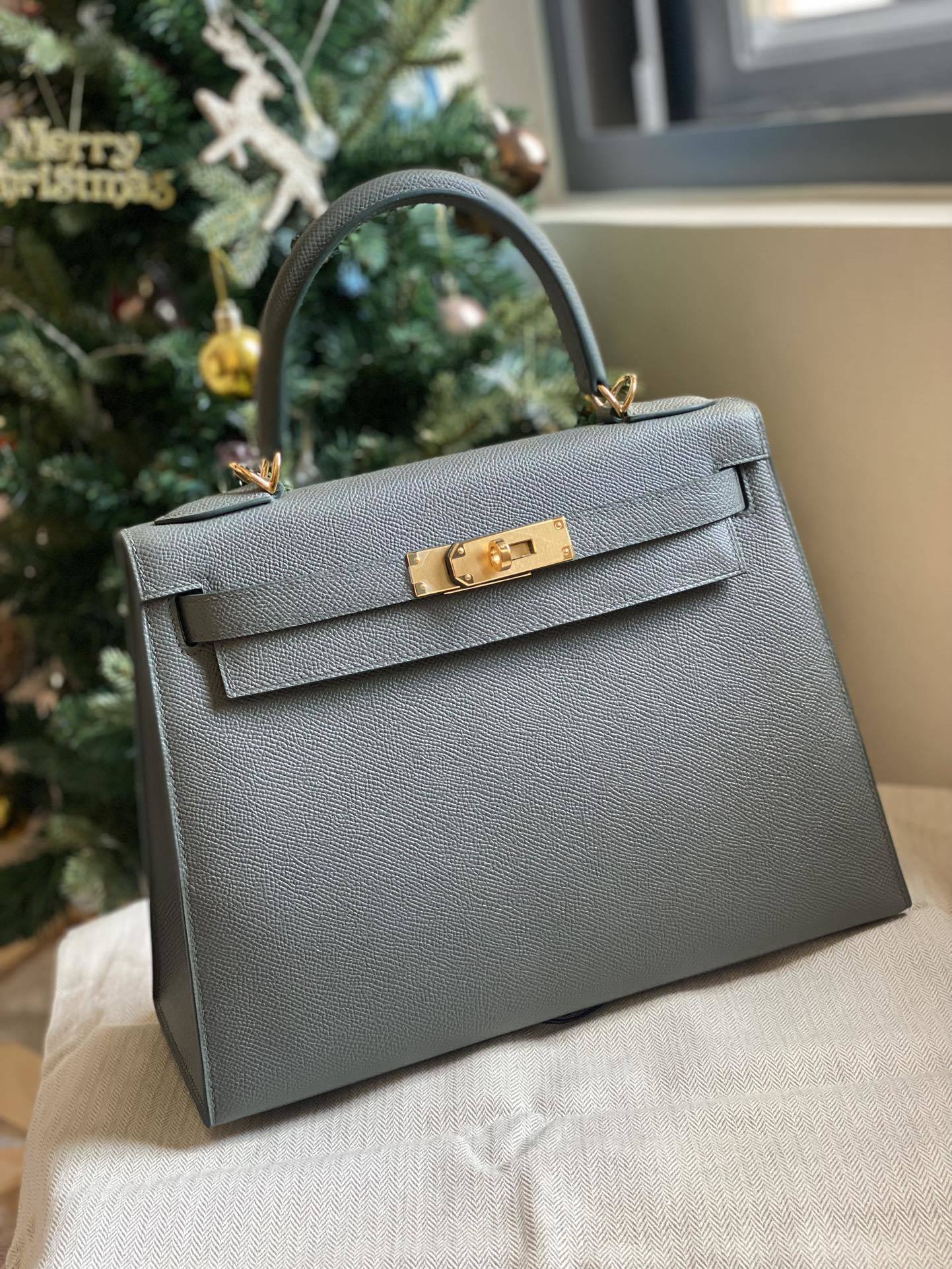 Hermès Kelly Sellier 28 Vert Amande Epsom Leather Gold Hardware