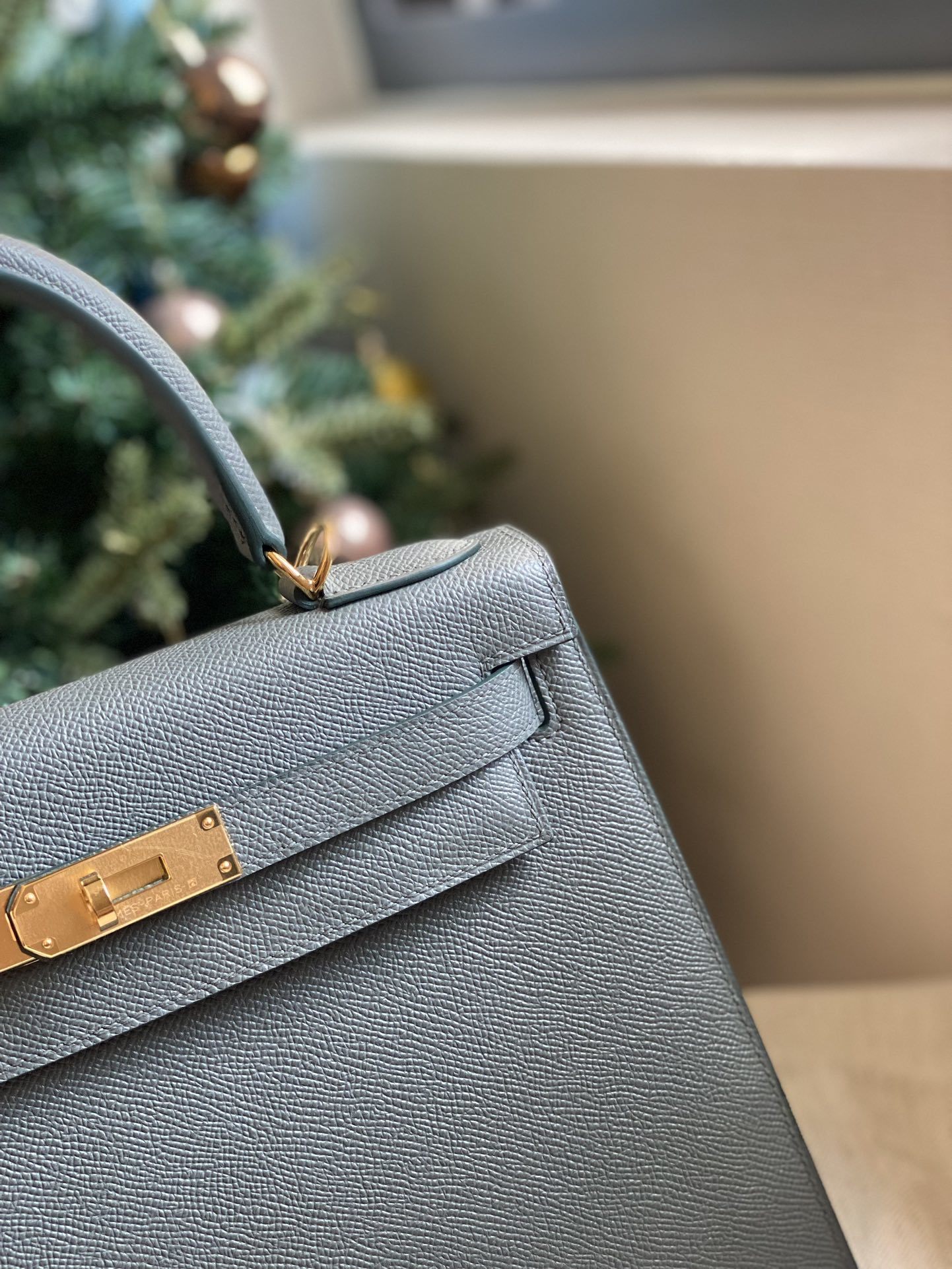 Hermès Kelly Sellier 28 Vert Amande Epsom Leather Gold Hardware - Image 2