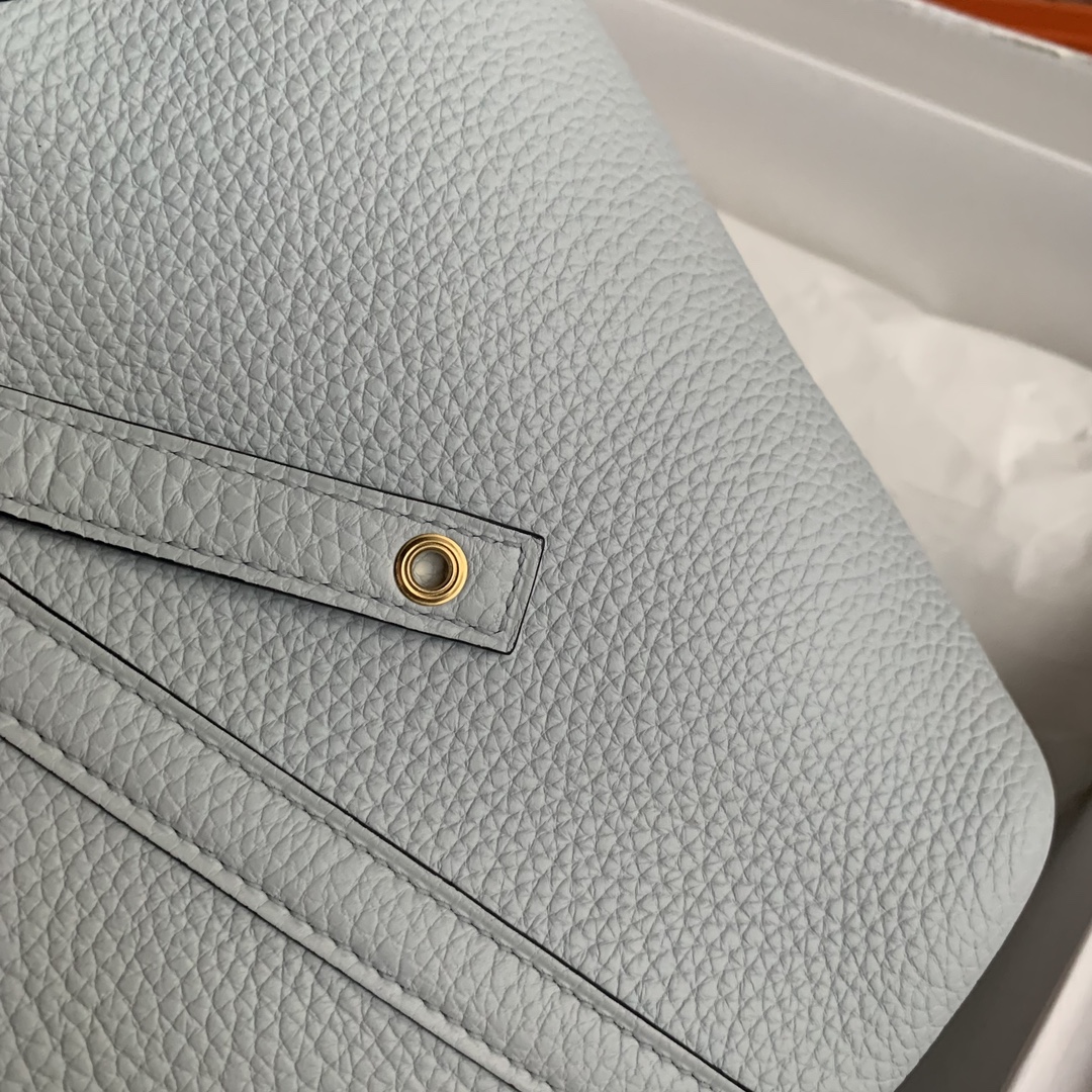 Hermès Picotin Lock 18 Blue Pale Clemence Gold Hardware - Image 5
