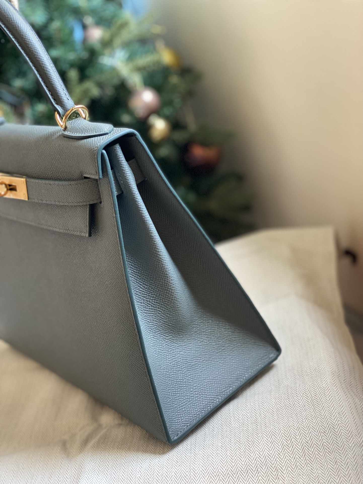 Hermès Kelly Sellier 28 Vert Amande Epsom Leather Gold Hardware - Image 3