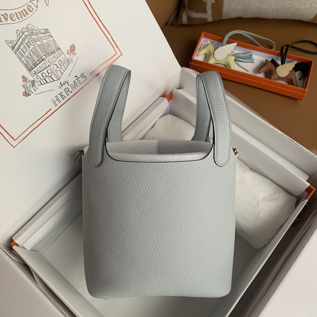 Hermès Picotin Lock 18 Blue Pale Clemence Gold Hardware - Image 6