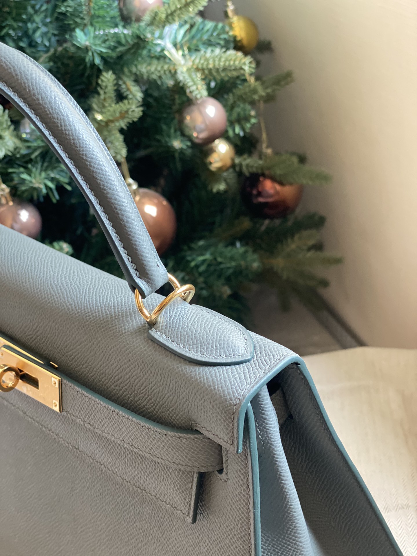 Hermès Kelly Sellier 28 Vert Amande Epsom Leather Gold Hardware - Image 4