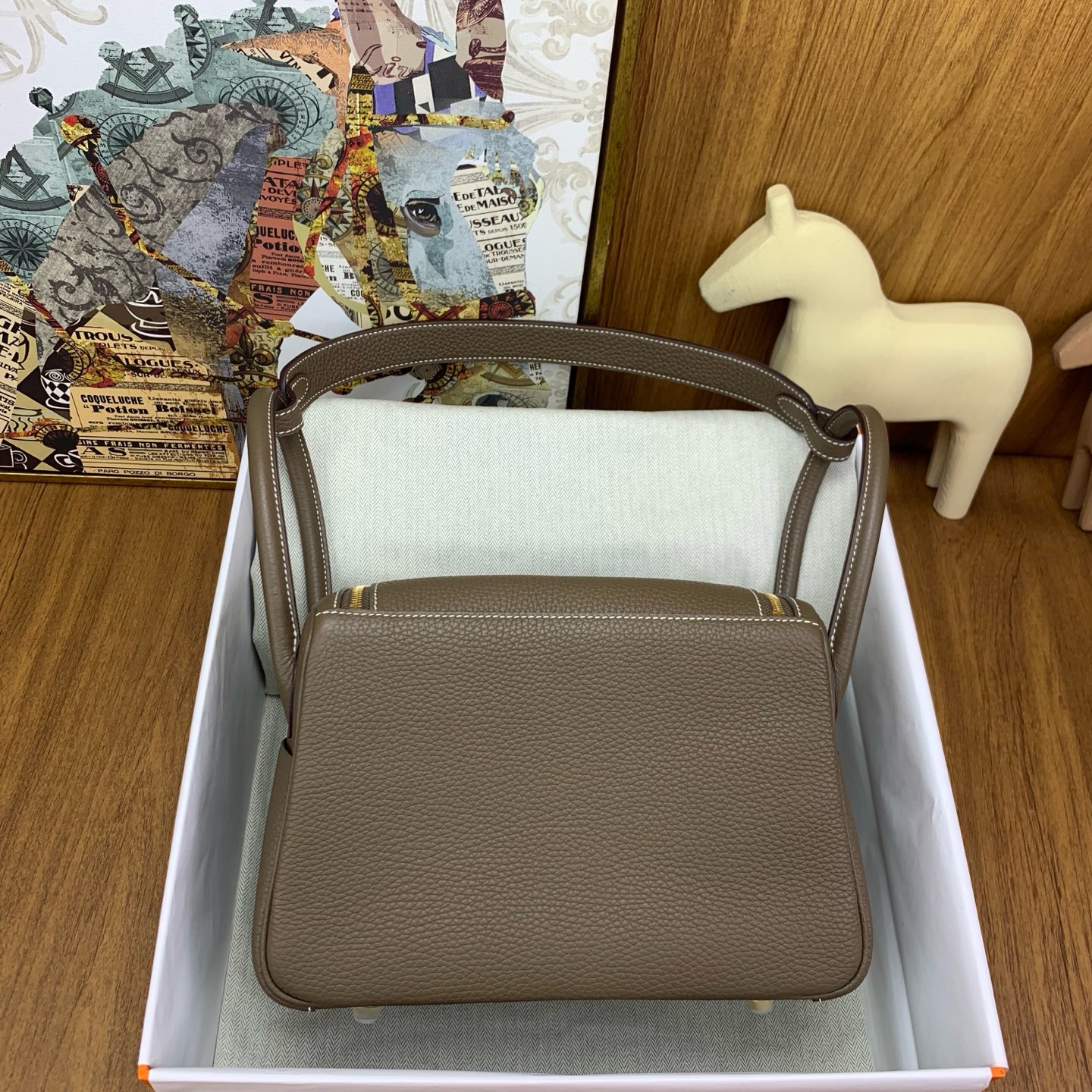 Hermès Lindy 26 Etoupe Clemence Gold Hardware - Image 3