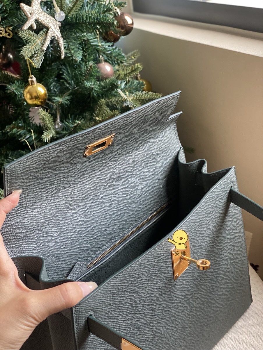 Hermès Kelly Sellier 28 Vert Amande Epsom Leather Gold Hardware - Image 5