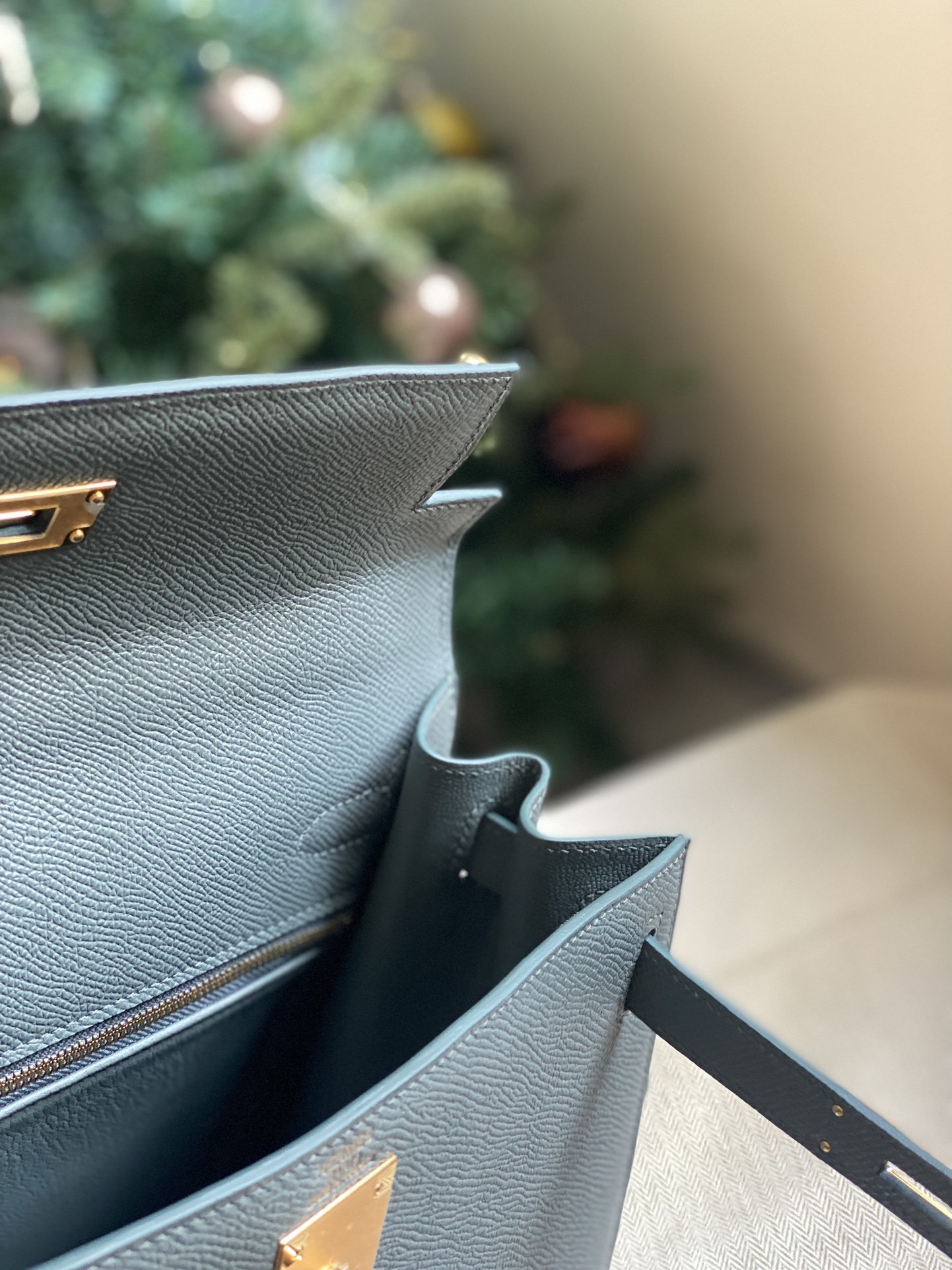 Hermès Kelly Sellier 28 Vert Amande Epsom Leather Gold Hardware - Image 6