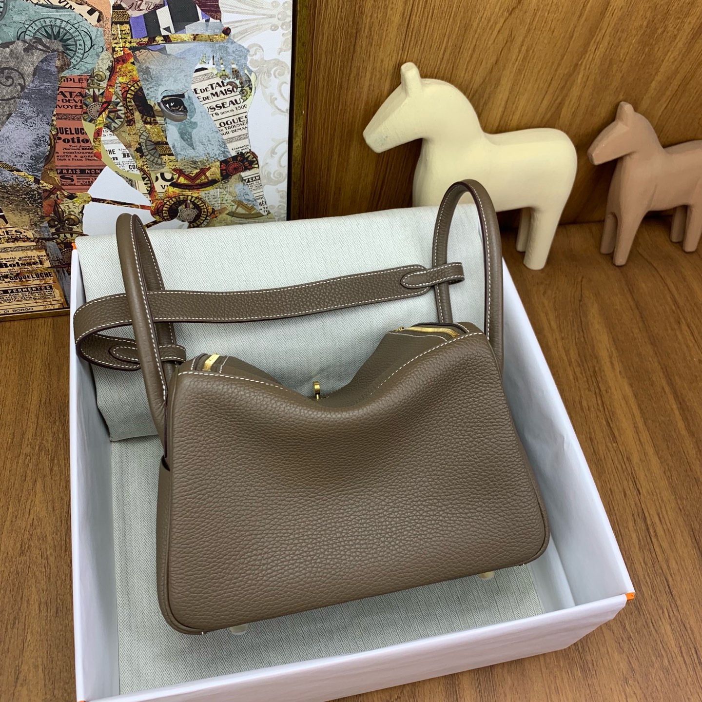 Hermès Lindy 26 Etoupe Clemence Gold Hardware - Image 5