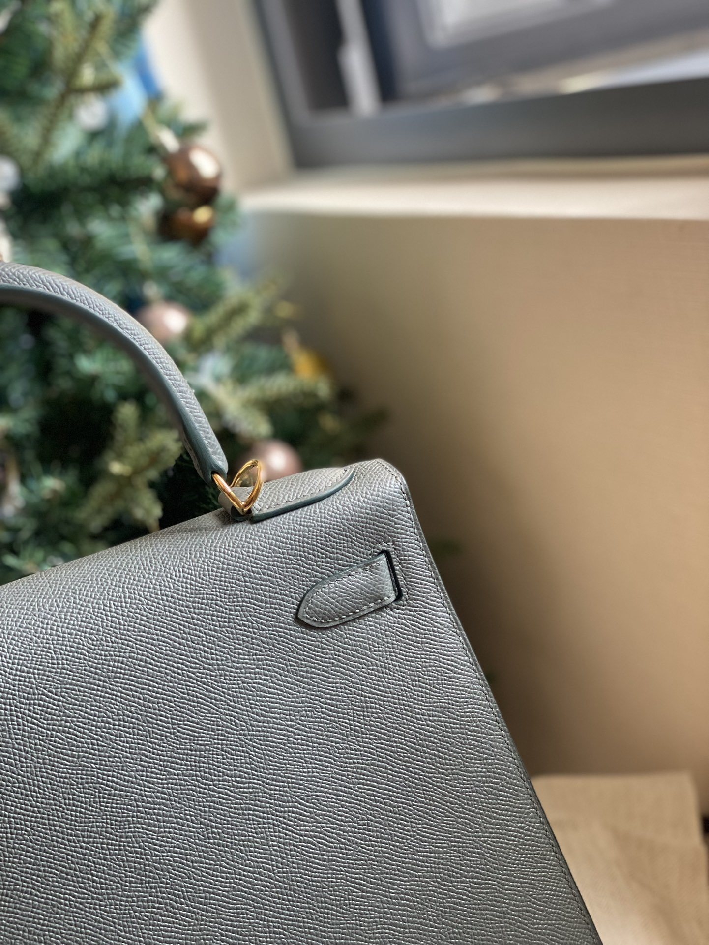 Hermès Kelly Sellier 28 Vert Amande Epsom Leather Gold Hardware - Image 8