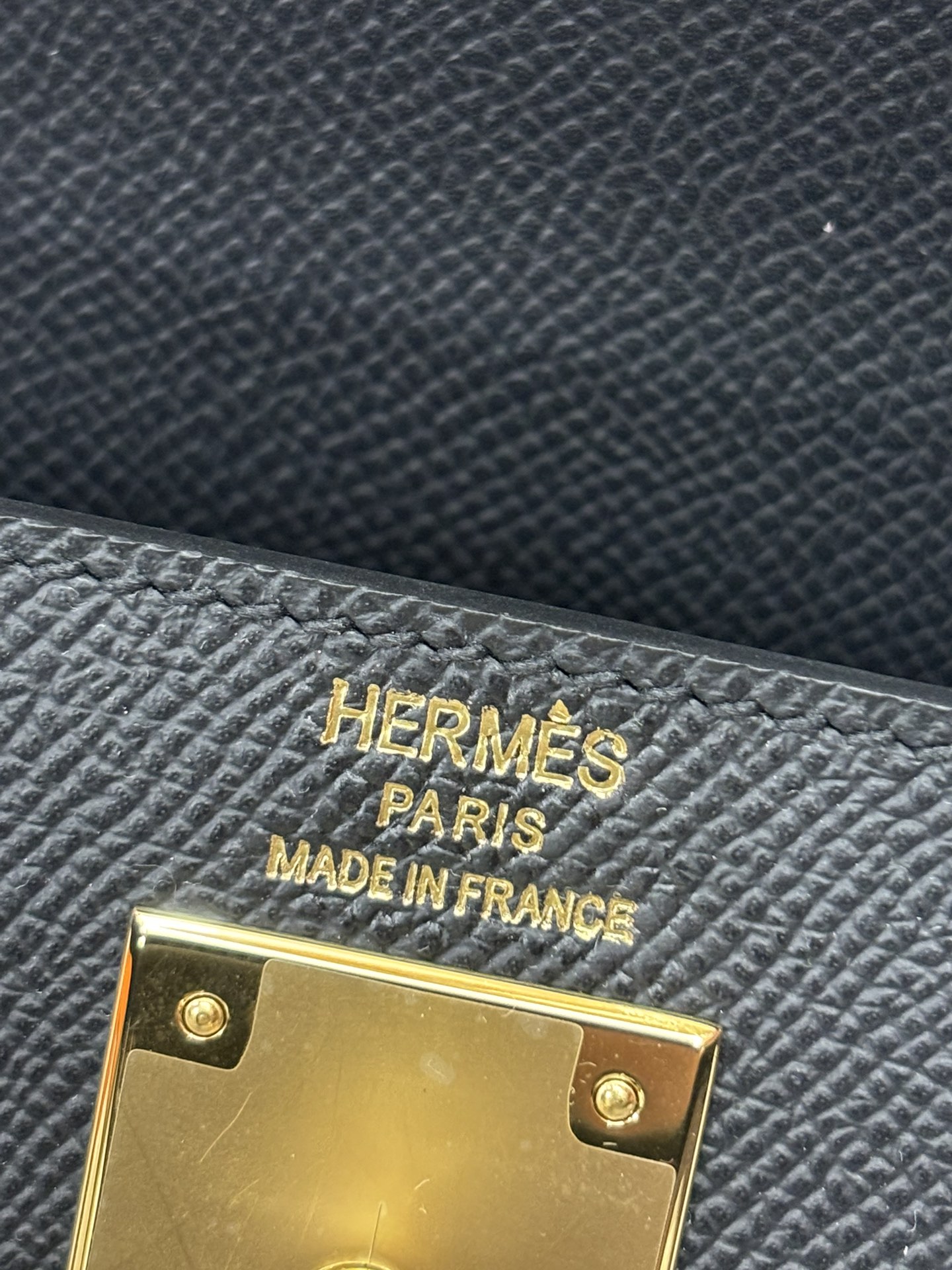 Hermès Kelly Sellier 20 Noir Epsom Leather Gold Hardware - Image 5