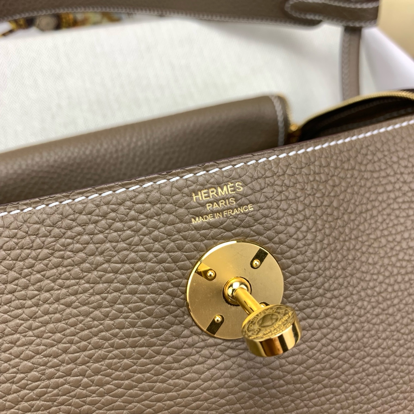 Hermès Lindy 26 Etoupe Clemence Gold Hardware - Image 9