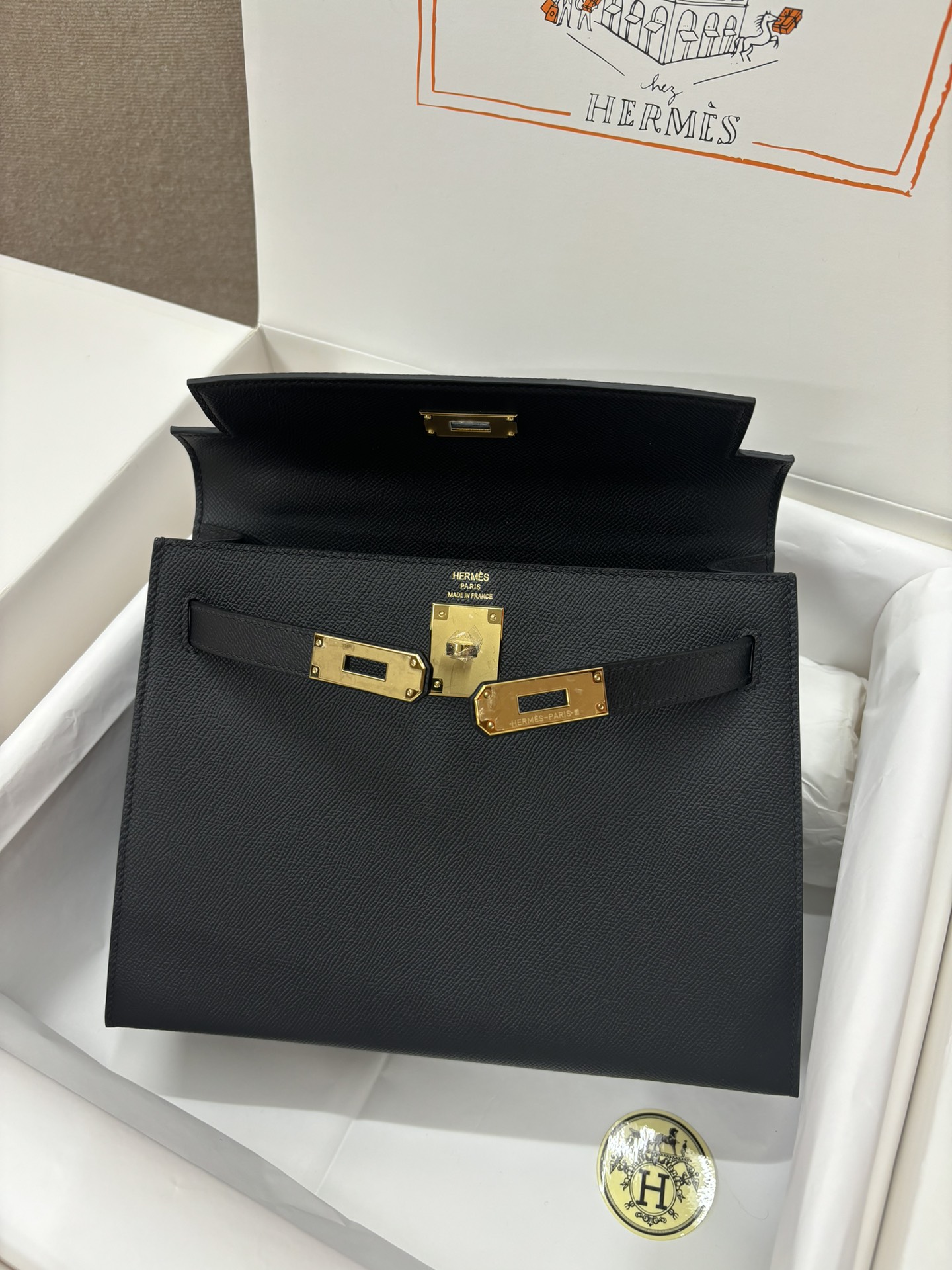 Hermès Kelly Sellier 20 Noir Epsom Leather Gold Hardware - Image 6