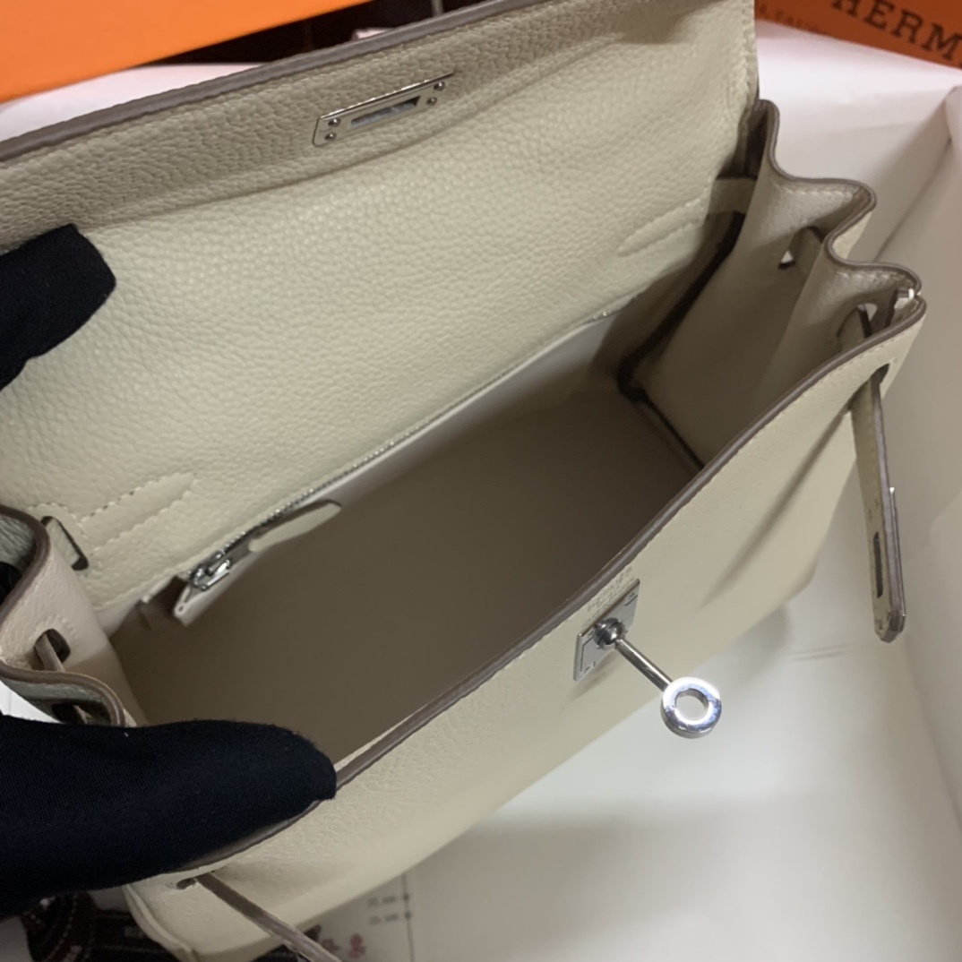 Hermès Kelly Retourne 25 Craie Togo Palladium Hardware - Image 4