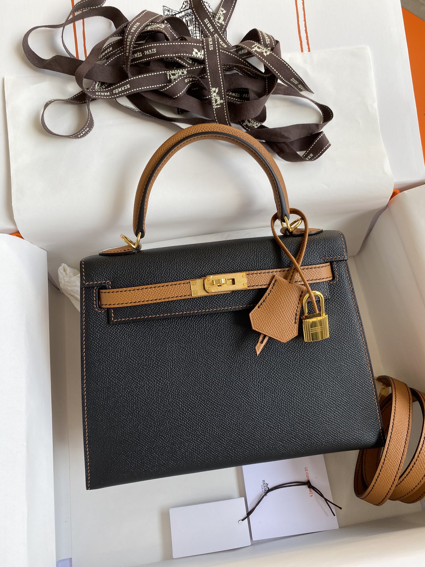 Hermès Kelly Sellier 25 Noir and Gold Epsom Gold Hardware