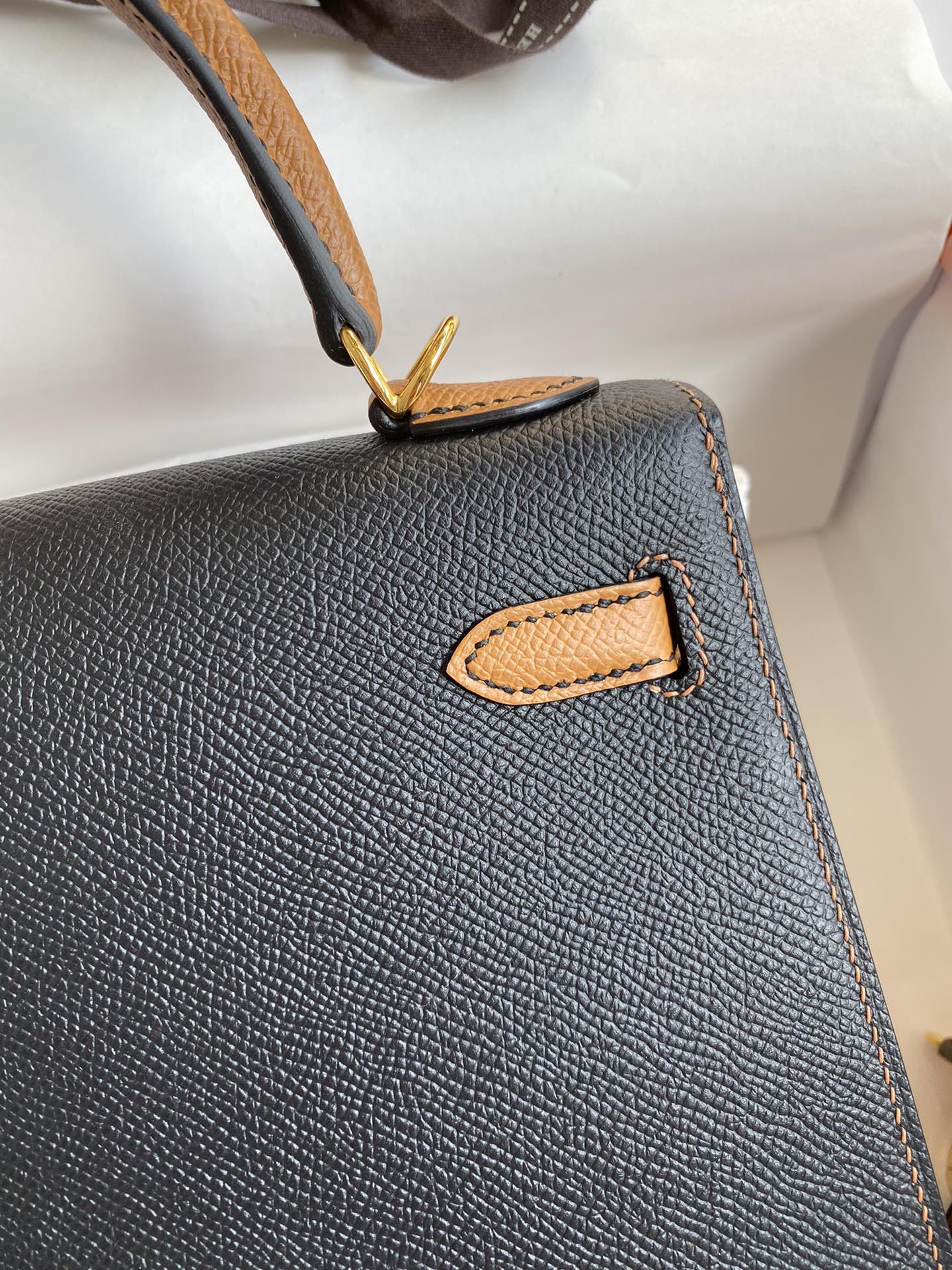 Hermès Kelly Sellier 25 Noir and Gold Epsom Gold Hardware - Image 5