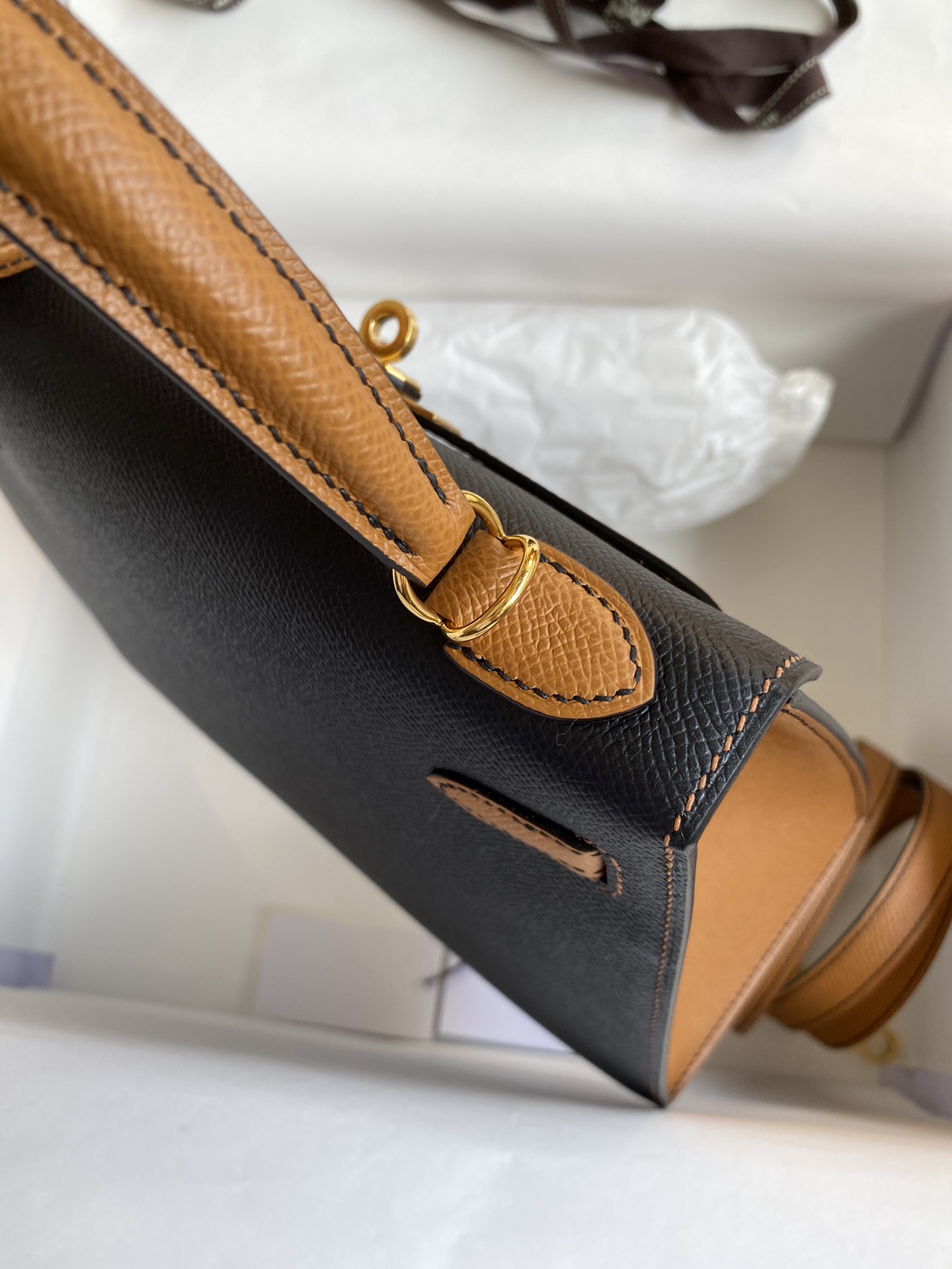 Hermès Kelly Sellier 25 Noir and Gold Epsom Gold Hardware - Image 6