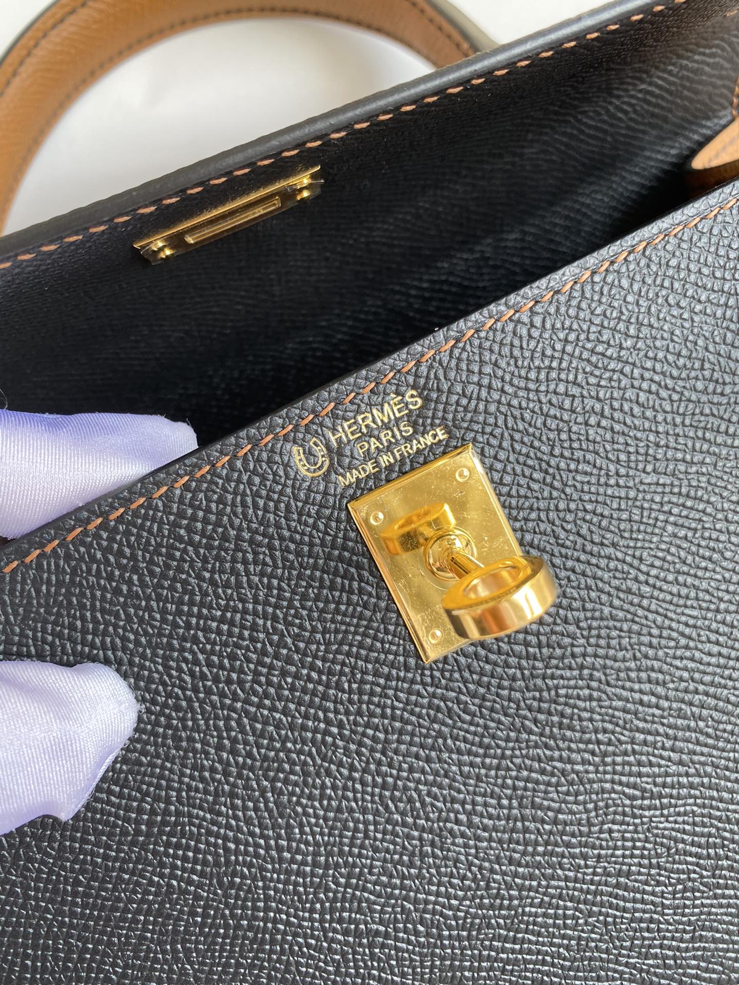 Hermès Kelly Sellier 25 Noir and Gold Epsom Gold Hardware - Image 8