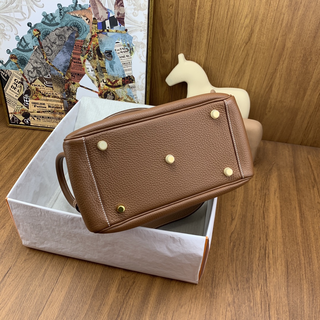 Hermès Lindy 26 Gold Clemence Gold Hardware - Image 6