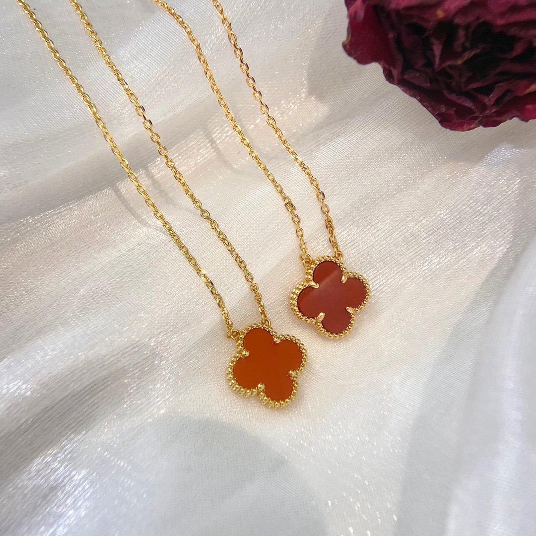 Van Cleef & Arpels Vintage Alhambra Classic Carnelian Four-Leaf Clover Necklace.Medium - SUPER-MIRROR