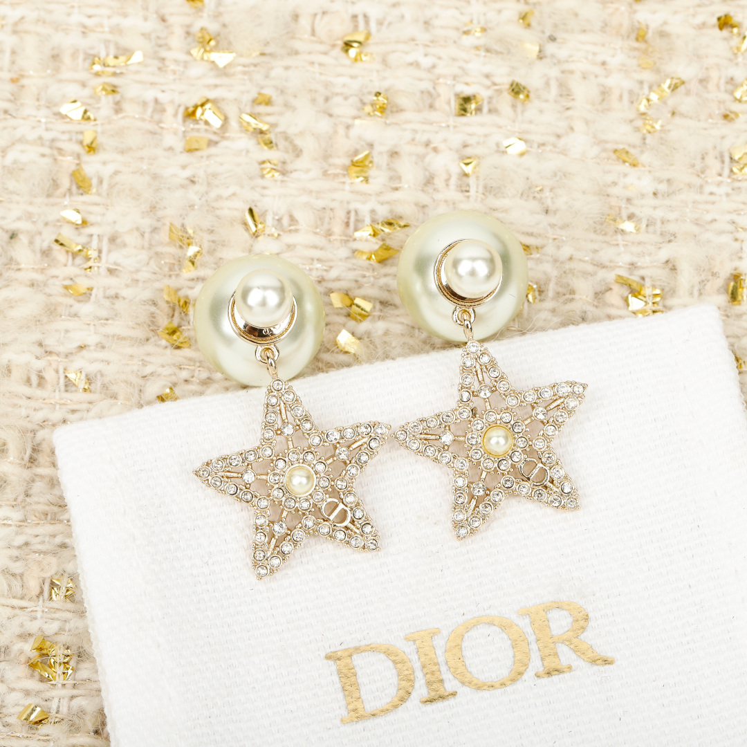 Dior CD Five-Pointed Star Pearl Mother-of-Pearl Stud Earrings. - PONI
