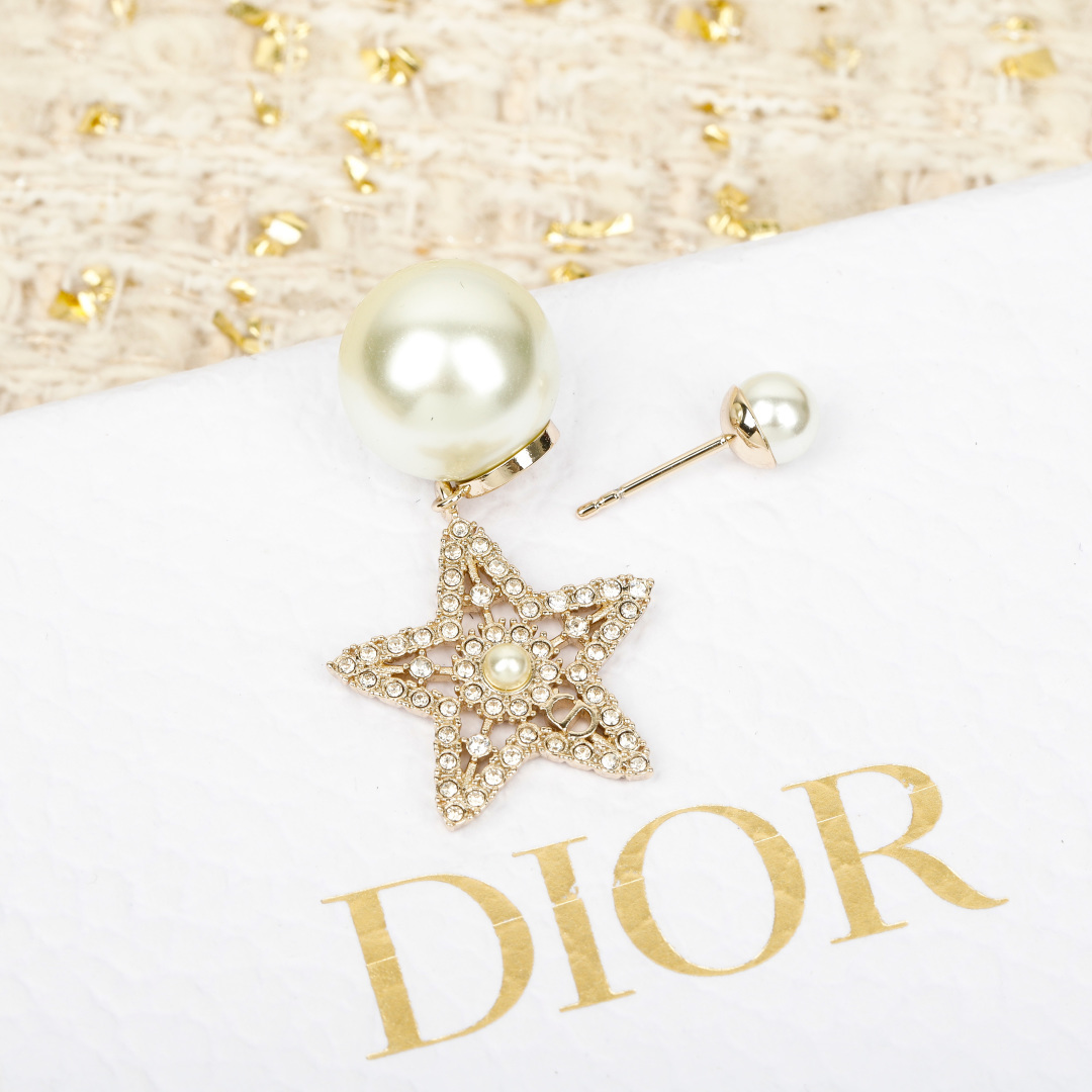 Dior CD Five-Pointed Star Pearl Mother-of-Pearl Stud Earrings. - PONI - Image 4
