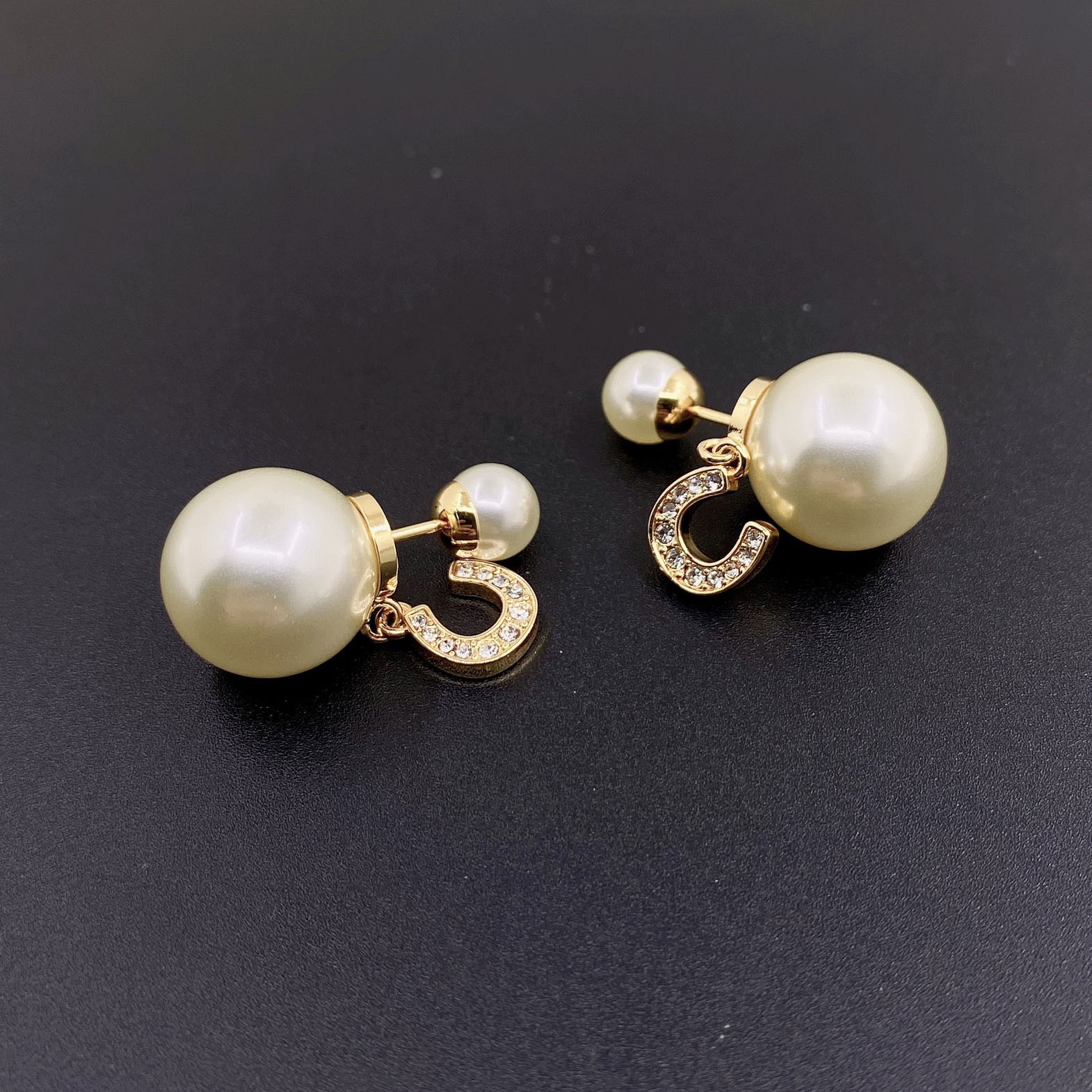 Lucky Dior &ndash; Dior Tribales Small & Large Pearl Earrings. - SUPER-MIRROR