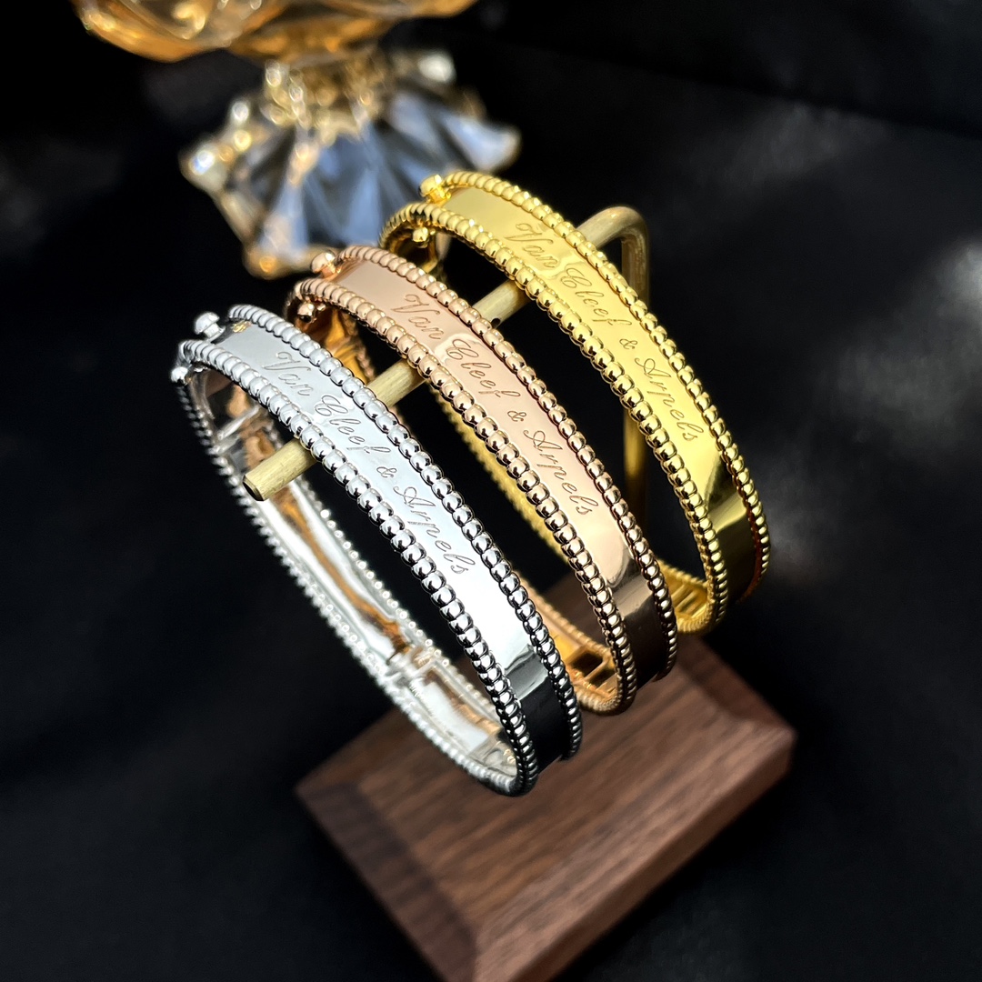 Van Cleef & Arpels Perlée Signature Bangle. - SUPER-MIRROR