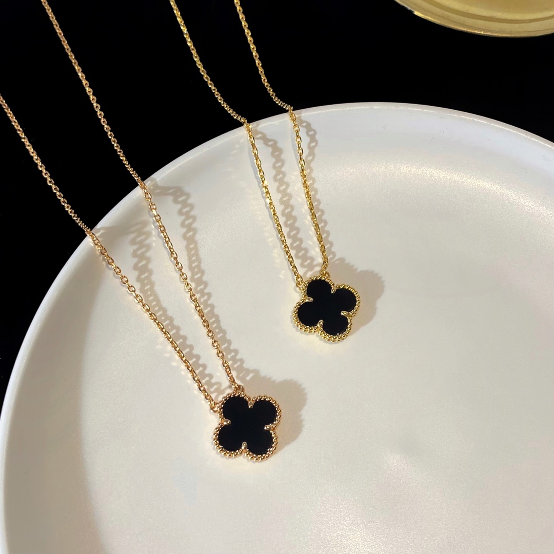 Van Cleef & Arpels Vintage Alhambra Classic Black Onyx Four-Leaf Clover Necklace.Medium - SUPER-MIRROR