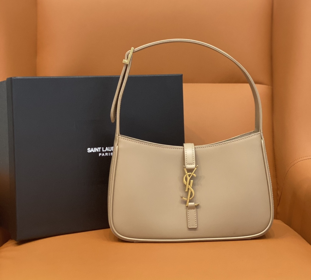 YSL LE 5 À 7 IN SMOOTH LEATHER IVOIRE NATUREL 23 X 16 X 6.5 CM - Image 2