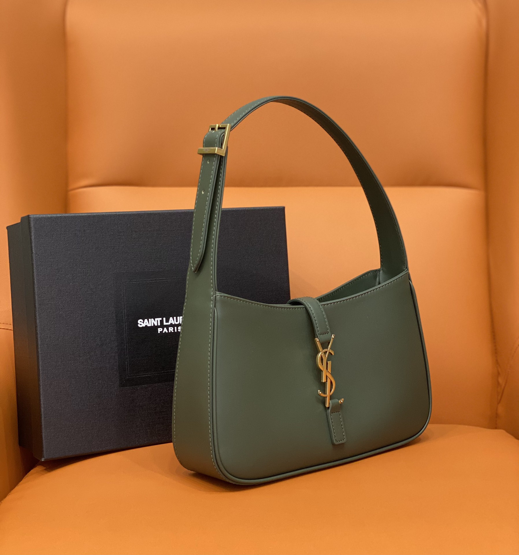 YSL LE 5 À 7 IN SMOOTH LEATHER VERT FONCE 23 X 16 X 6.5 CM - Image 3
