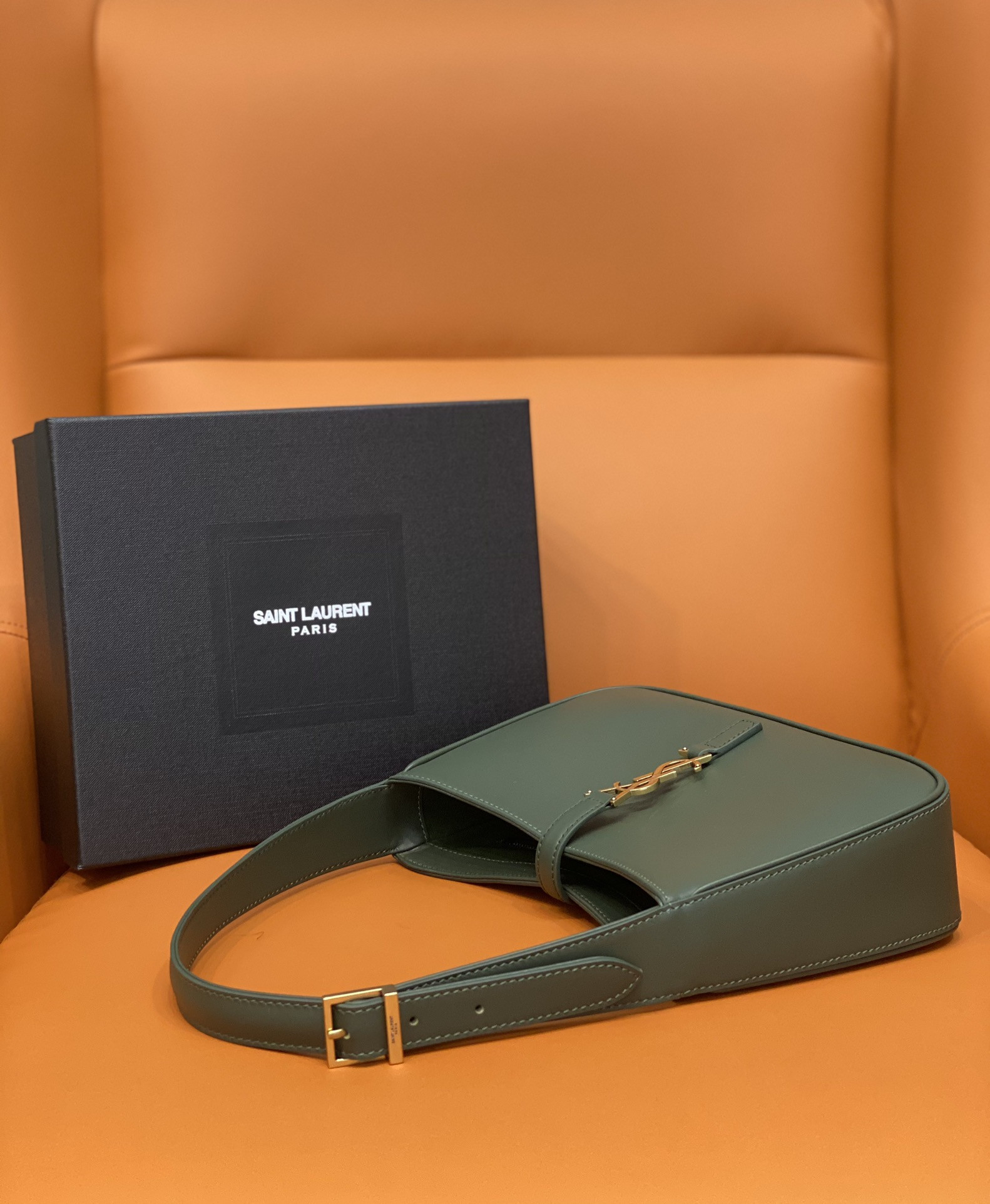 YSL LE 5 À 7 IN SMOOTH LEATHER VERT FONCE 23 X 16 X 6.5 CM - Image 6