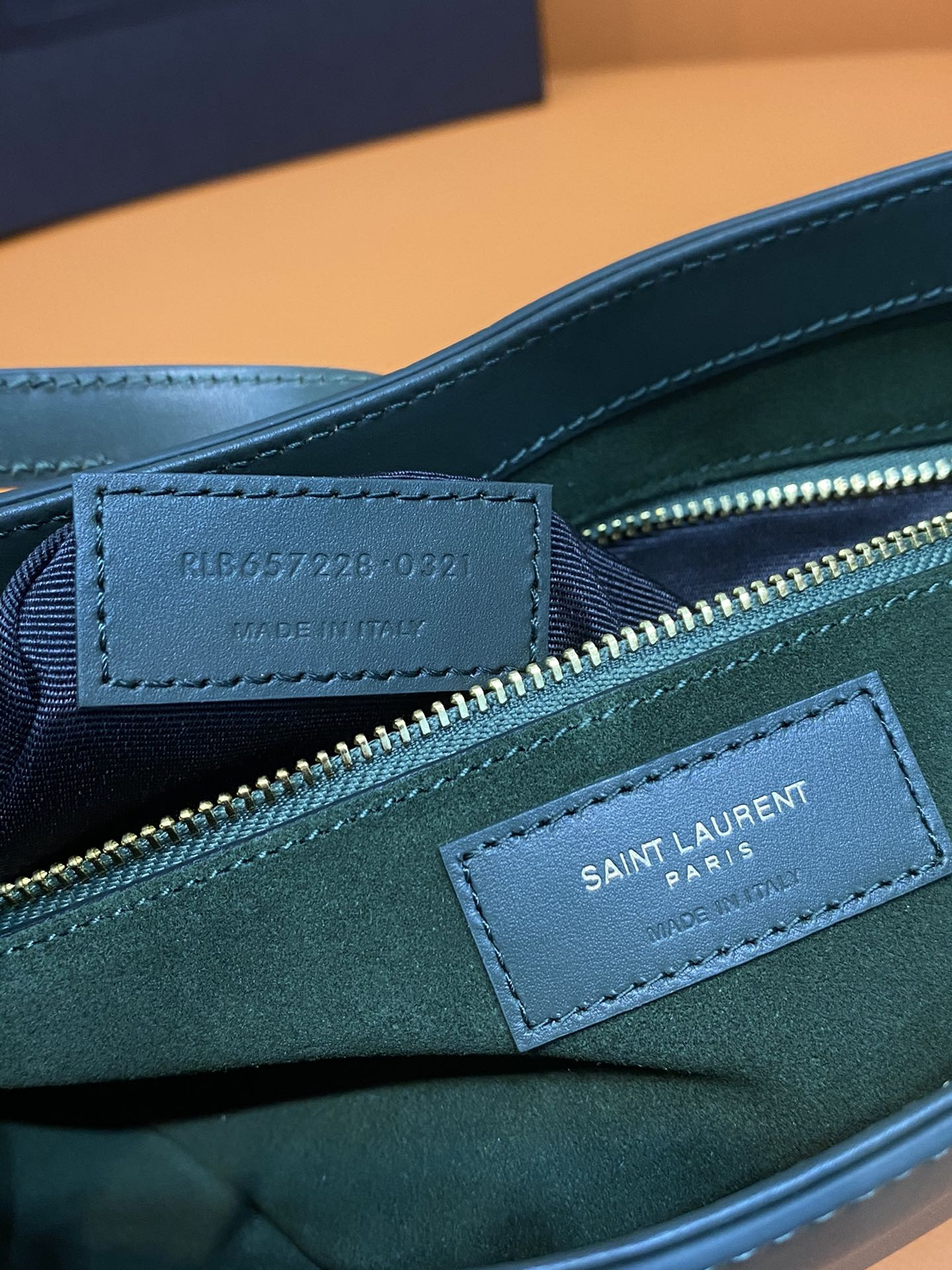 YSL LE 5 À 7 IN SMOOTH LEATHER VERT FONCE 23 X 16 X 6.5 CM - Image 10