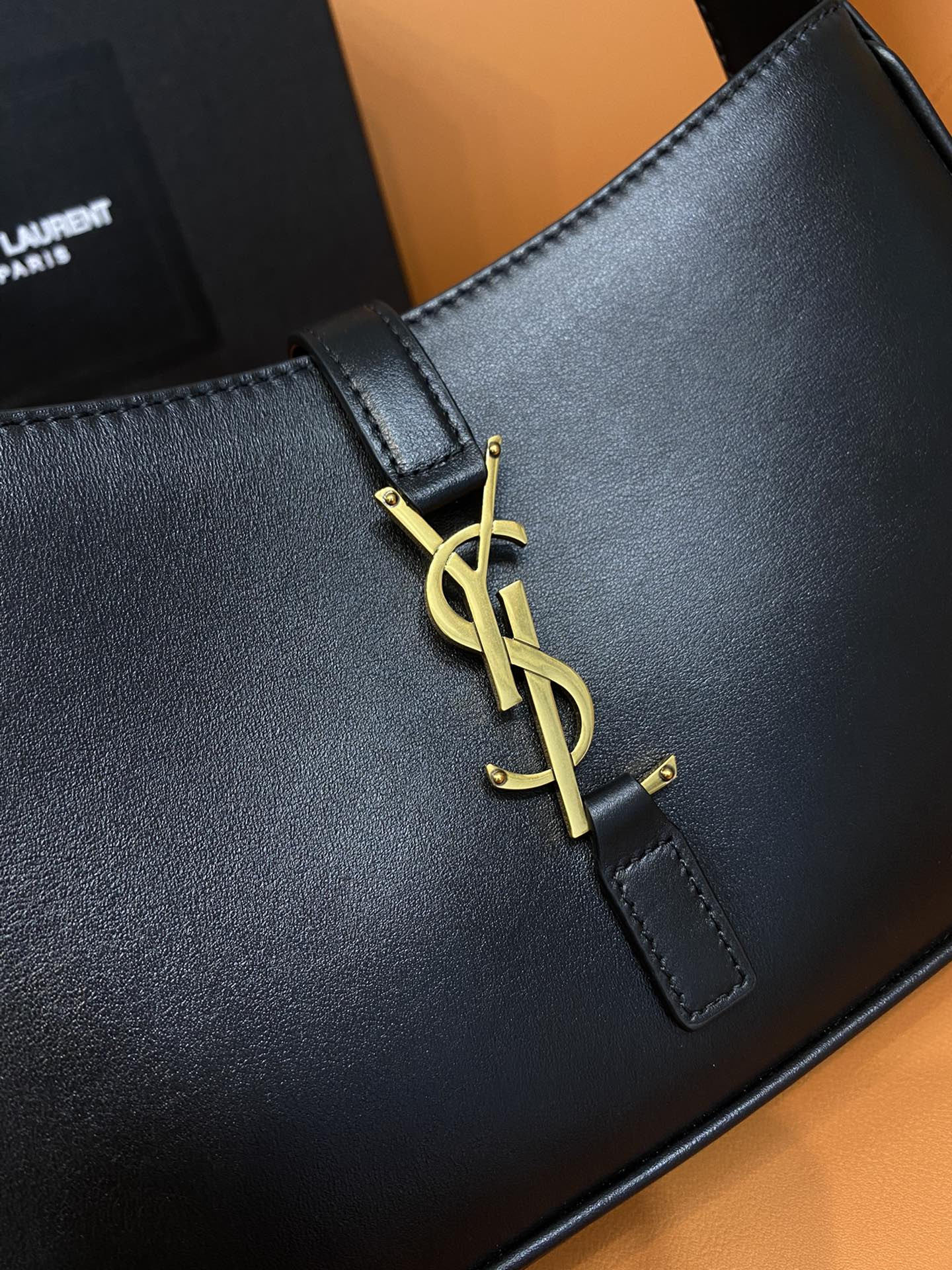 YSL LE 5 À 7 IN SMOOTH LEATHER NOIR 23 X 16 X 6.5 CM - Image 6